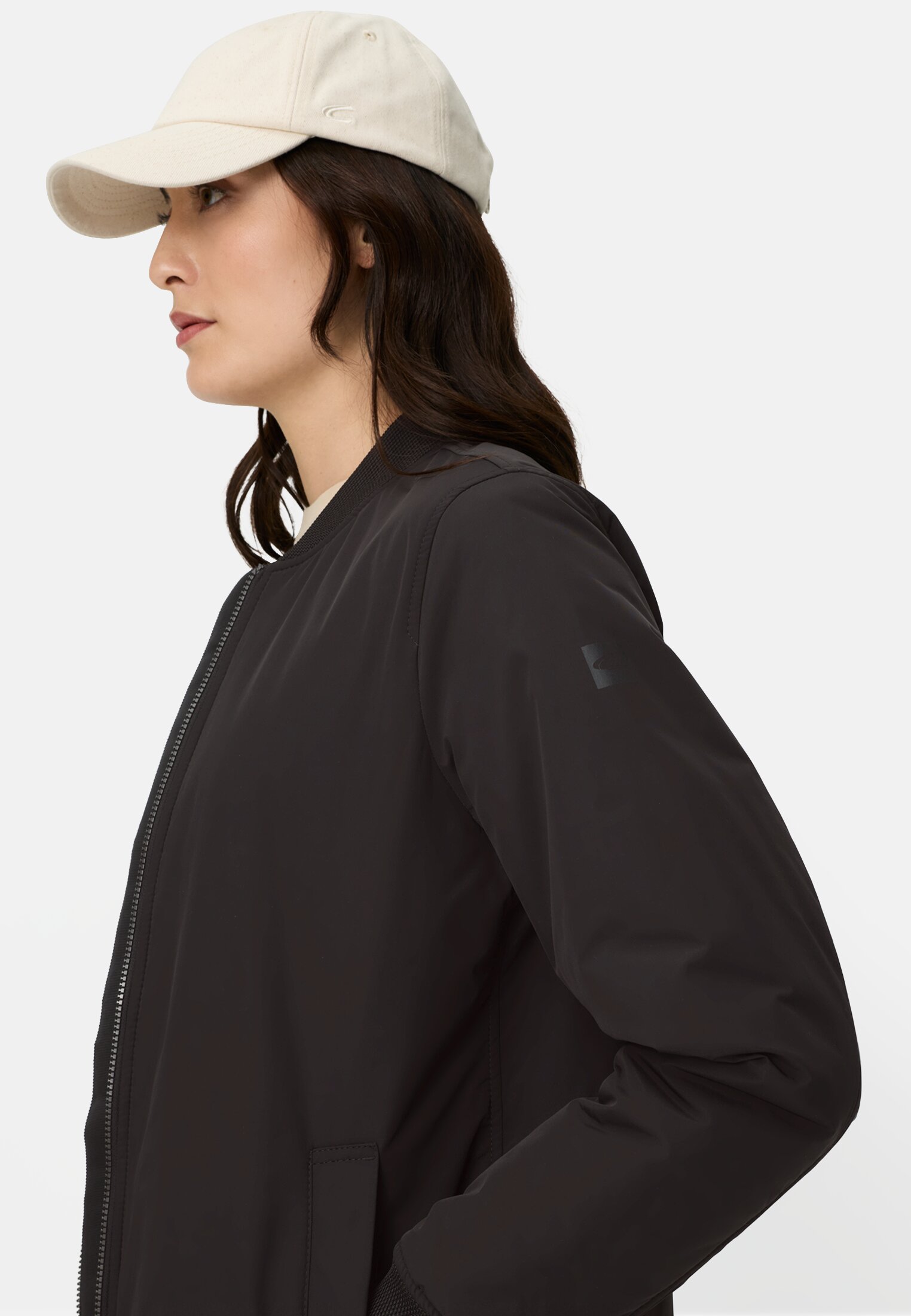 Damen Mantel mit 2-Wege-Reißverschluss Schwarz getragen detailliert nah