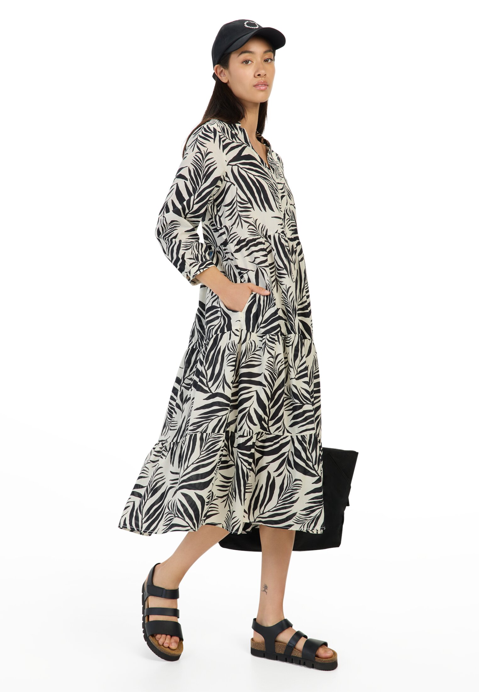 camelactive_Kleid_AOP_391280-5S52-98_M3 Women Midi summer dress with all-over print Black worn front full body