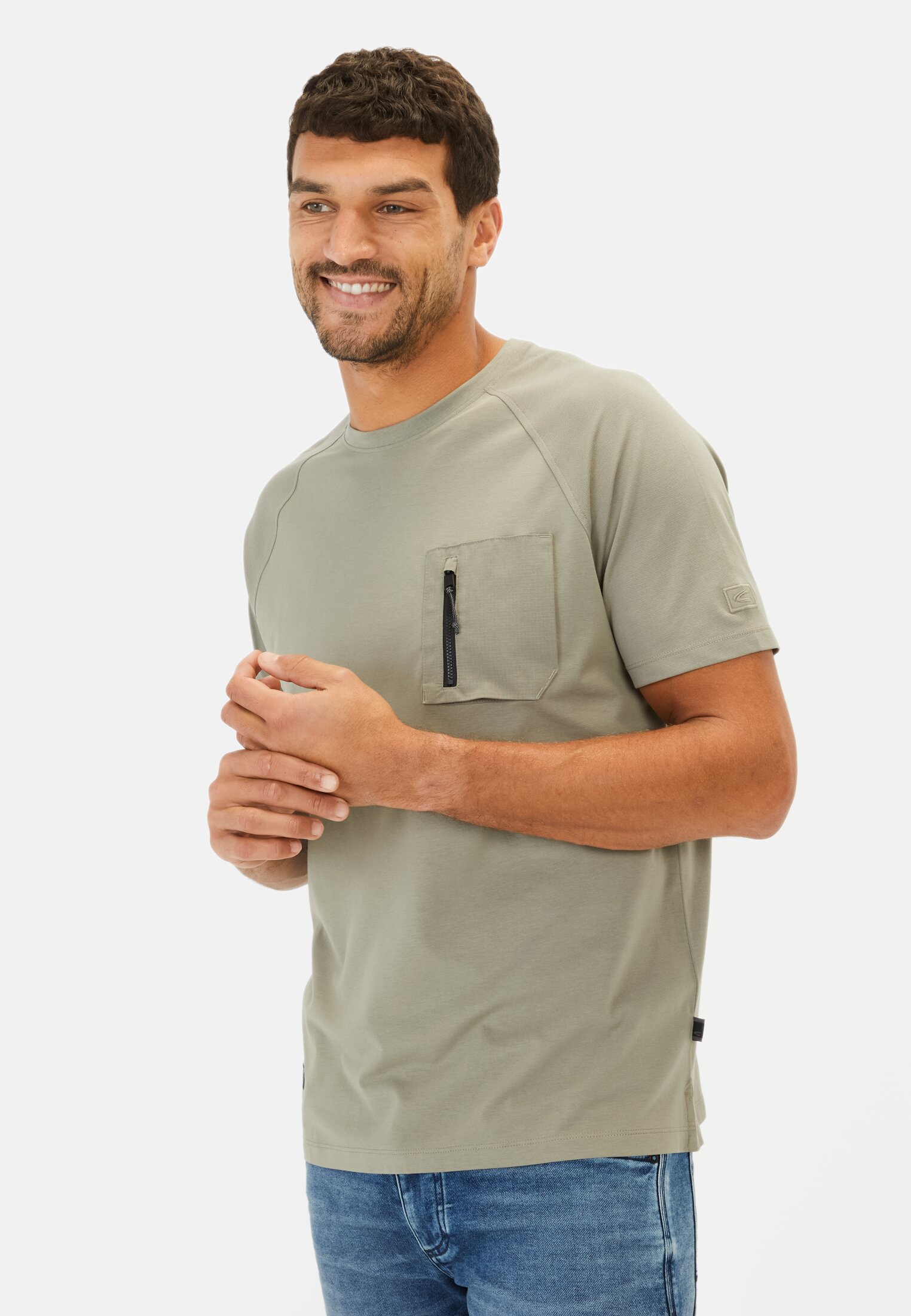 Men T-shirt with cooling effect Green worn front