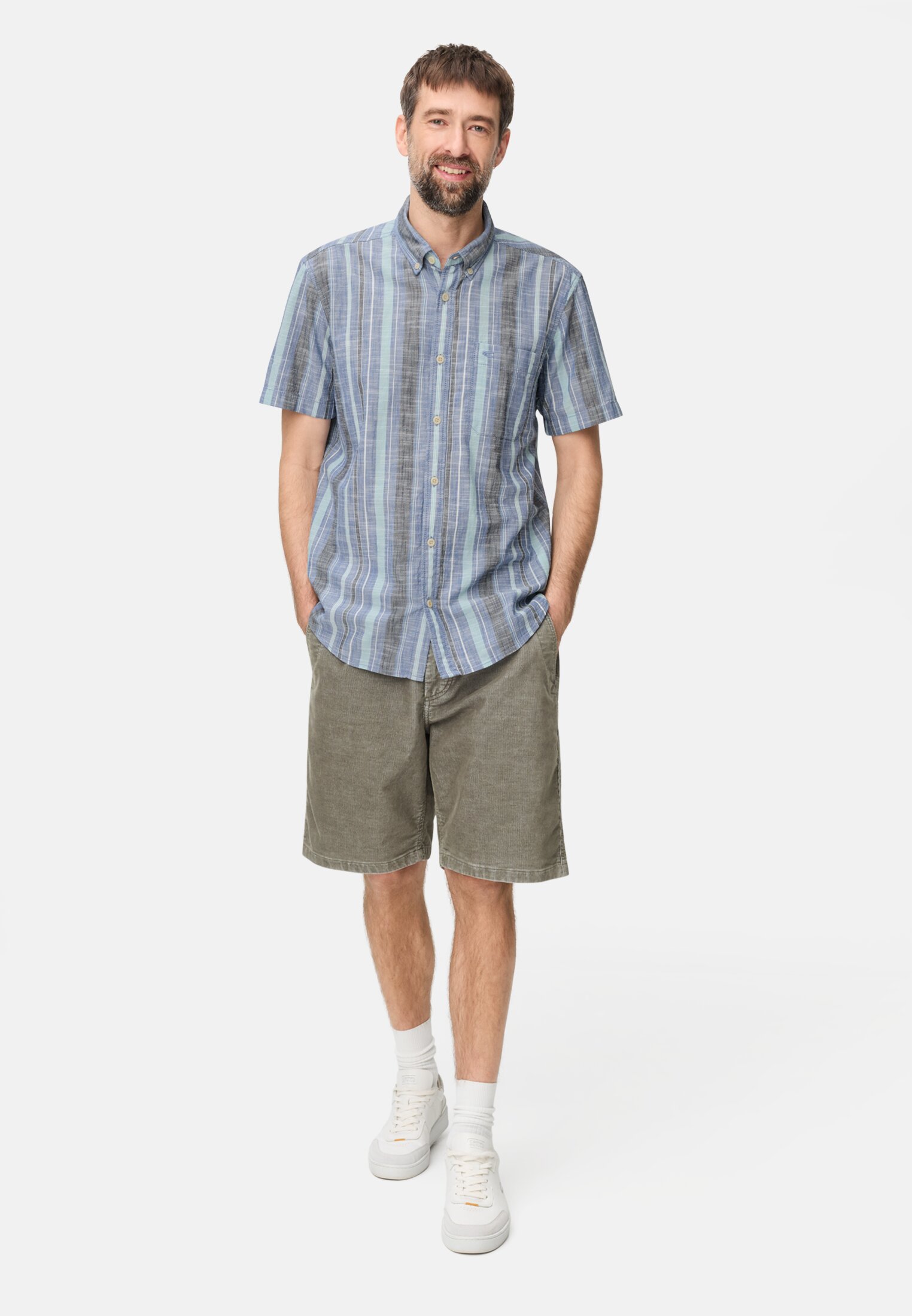 Men Checkered shirt made of pure cotton Indigo Blue worn front full body