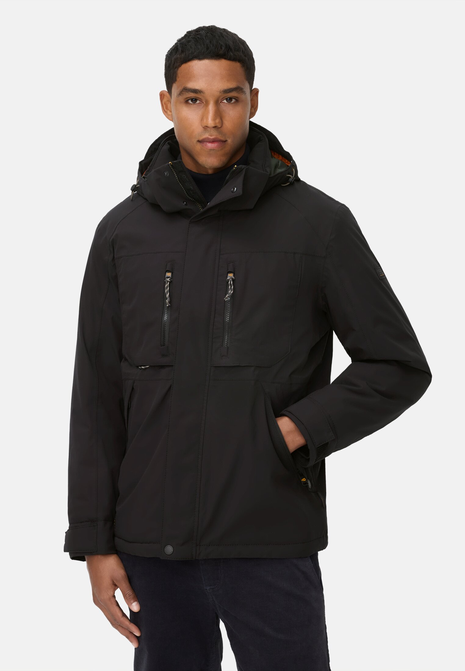 camelactive_Funktionsjacke_Asphalt_420064-6N07-88_M0 Herren teXXXactive® Jacke mit abnehmbarer Kapuze Schwarz getragen vorn