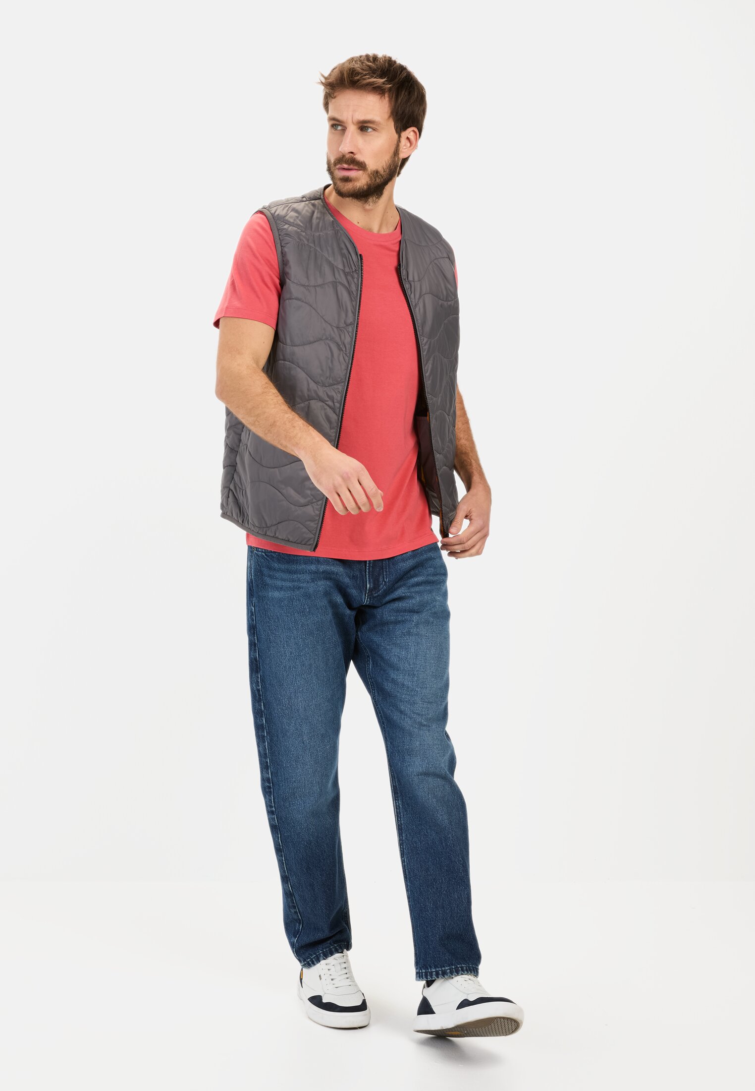 Men Basic T-shirt made of pure cotton Red worn front full body