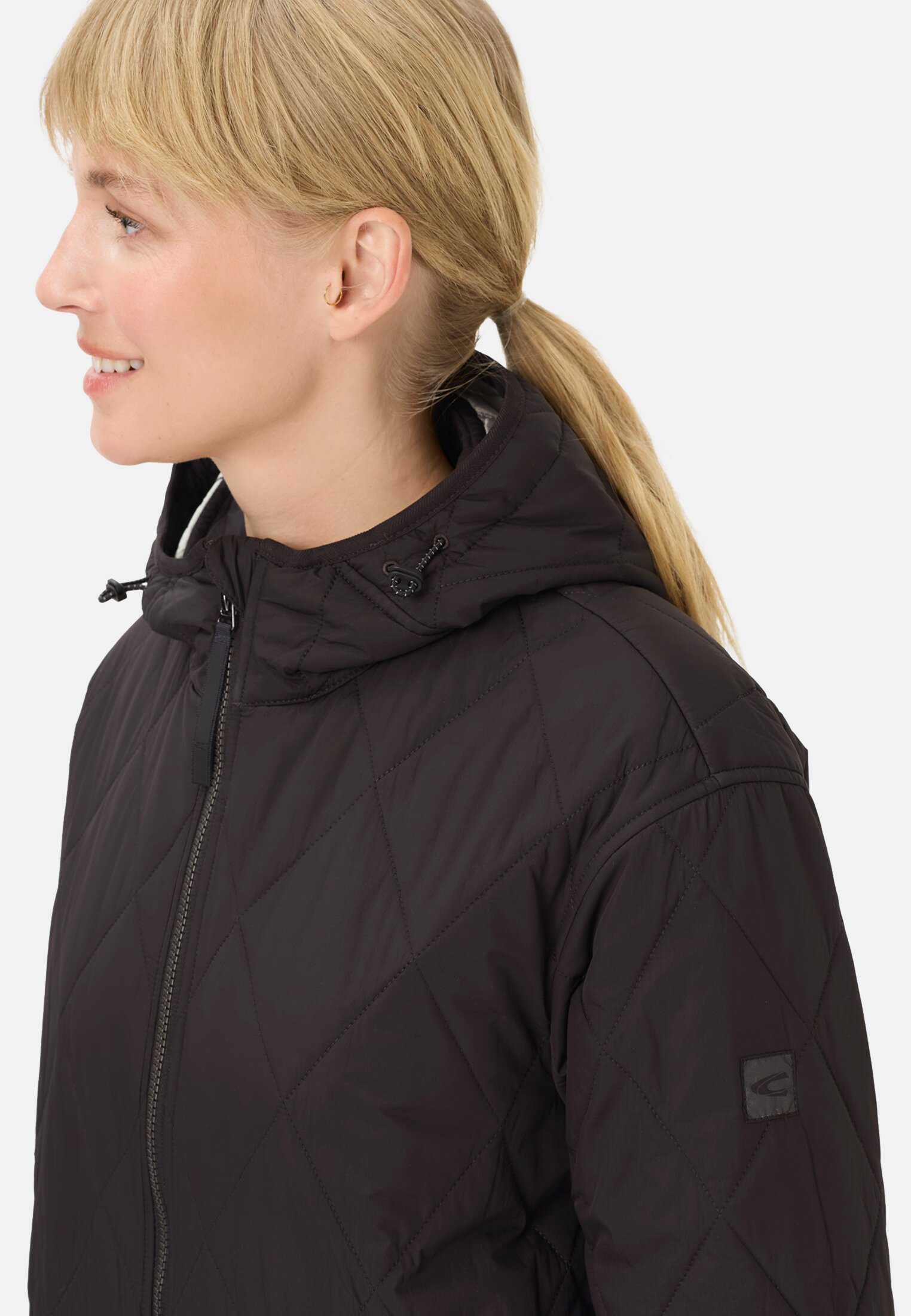 Damen Mantel mit Taschen Schwarz getragen detailliert nah