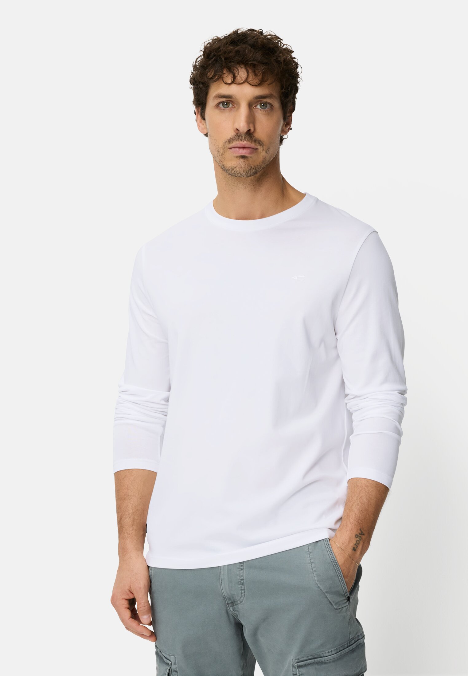 Men fleXXXactive® Long Sleeve Shirt with Crew Neck White worn front