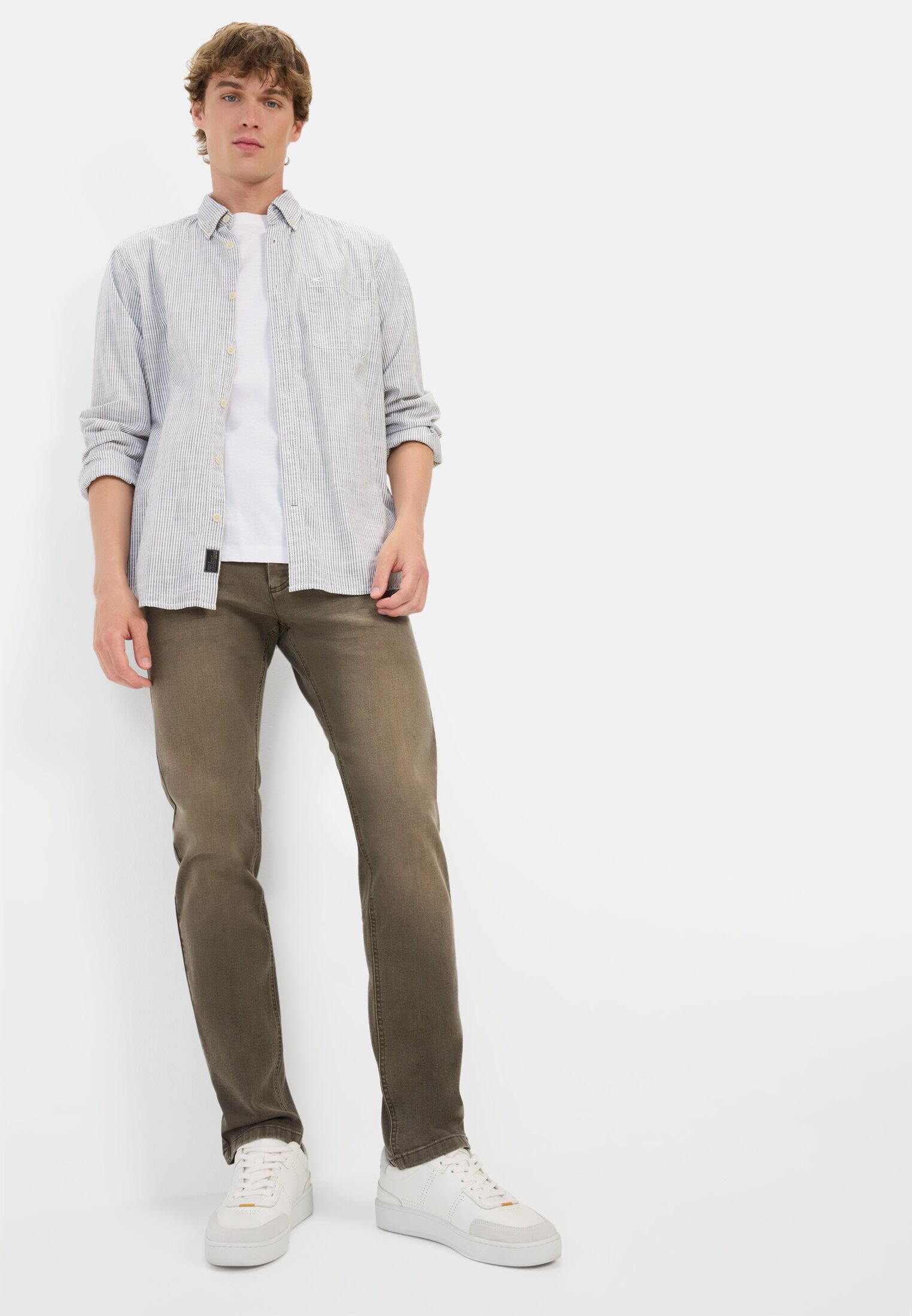 Men Slim fit jeans made from cotton Brown worn emotional