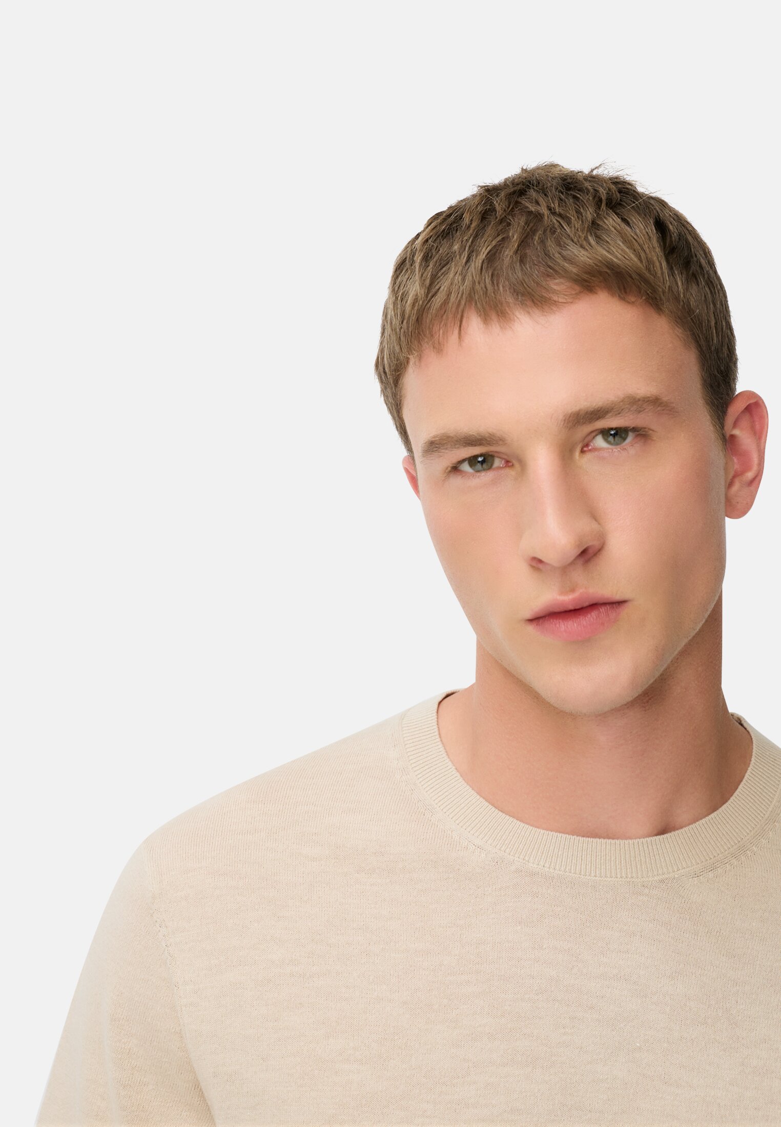Men Knitted shirt made of pure cotton Oats worn detail close