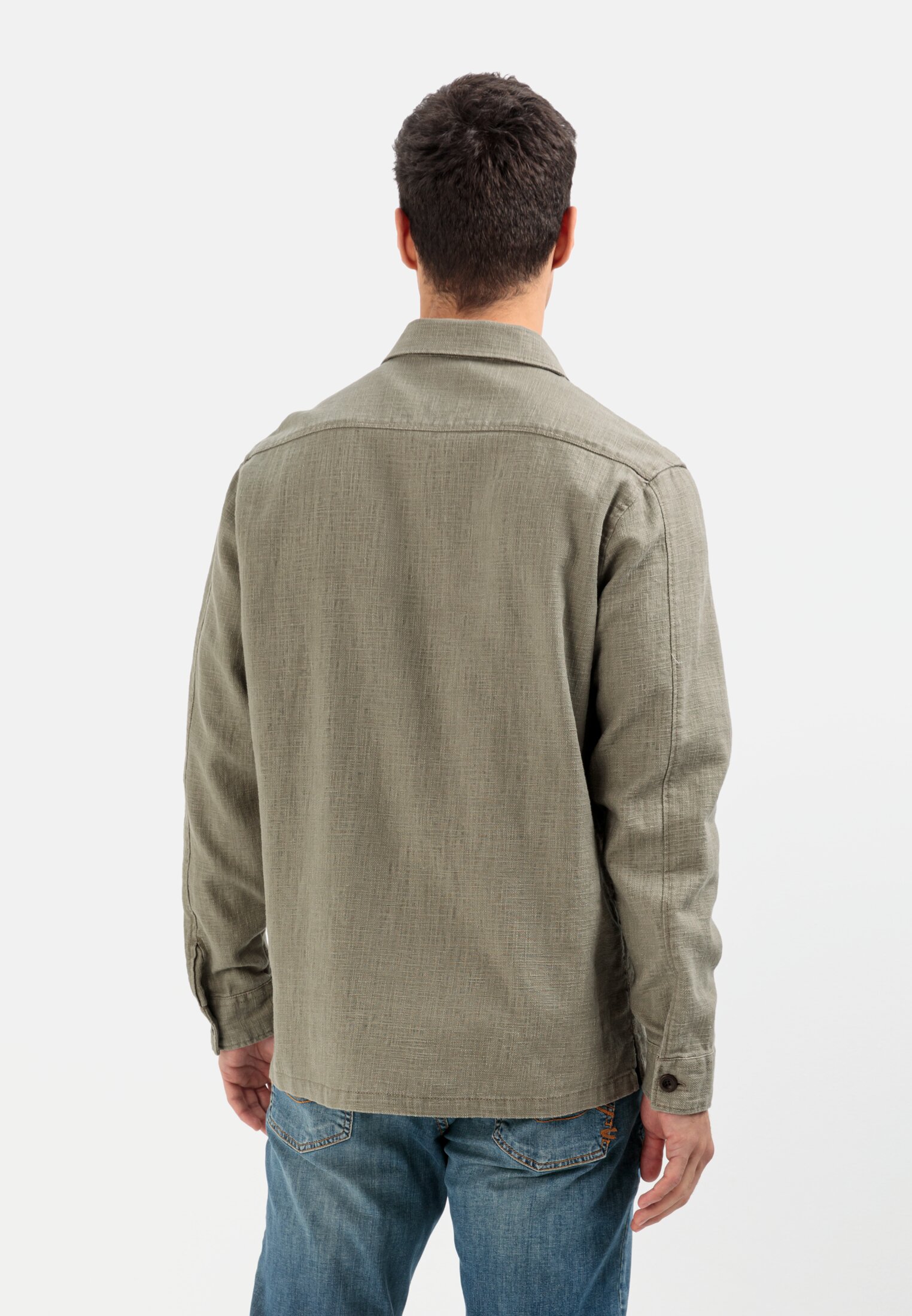 MI_09332-1S42-31_M2-00 Men Overshirt in a linen-cotton mix Khaki worn back