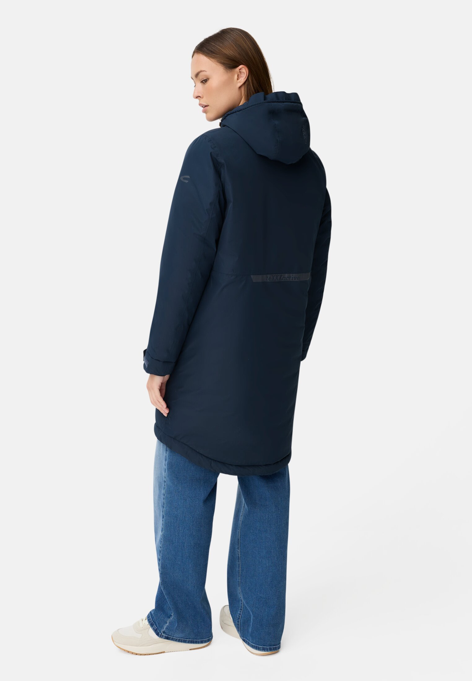 Damen teXXXactive® Funktionsmantel aus recyceltem Polyester Nachtblau getragen hinten