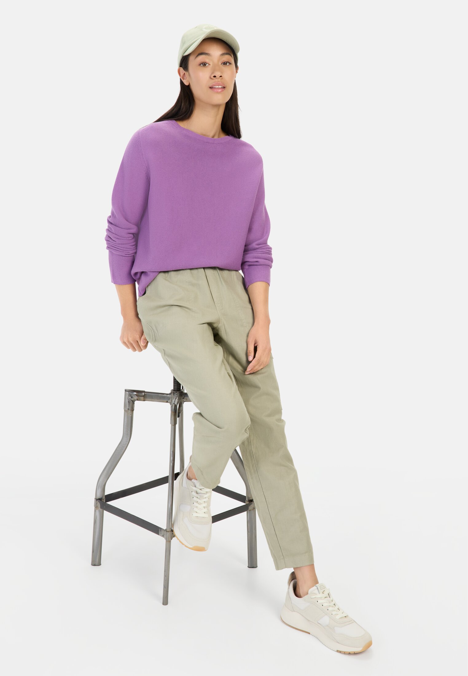 Damen Strickpullover aus reiner Baumwolle Violett getragen emotional