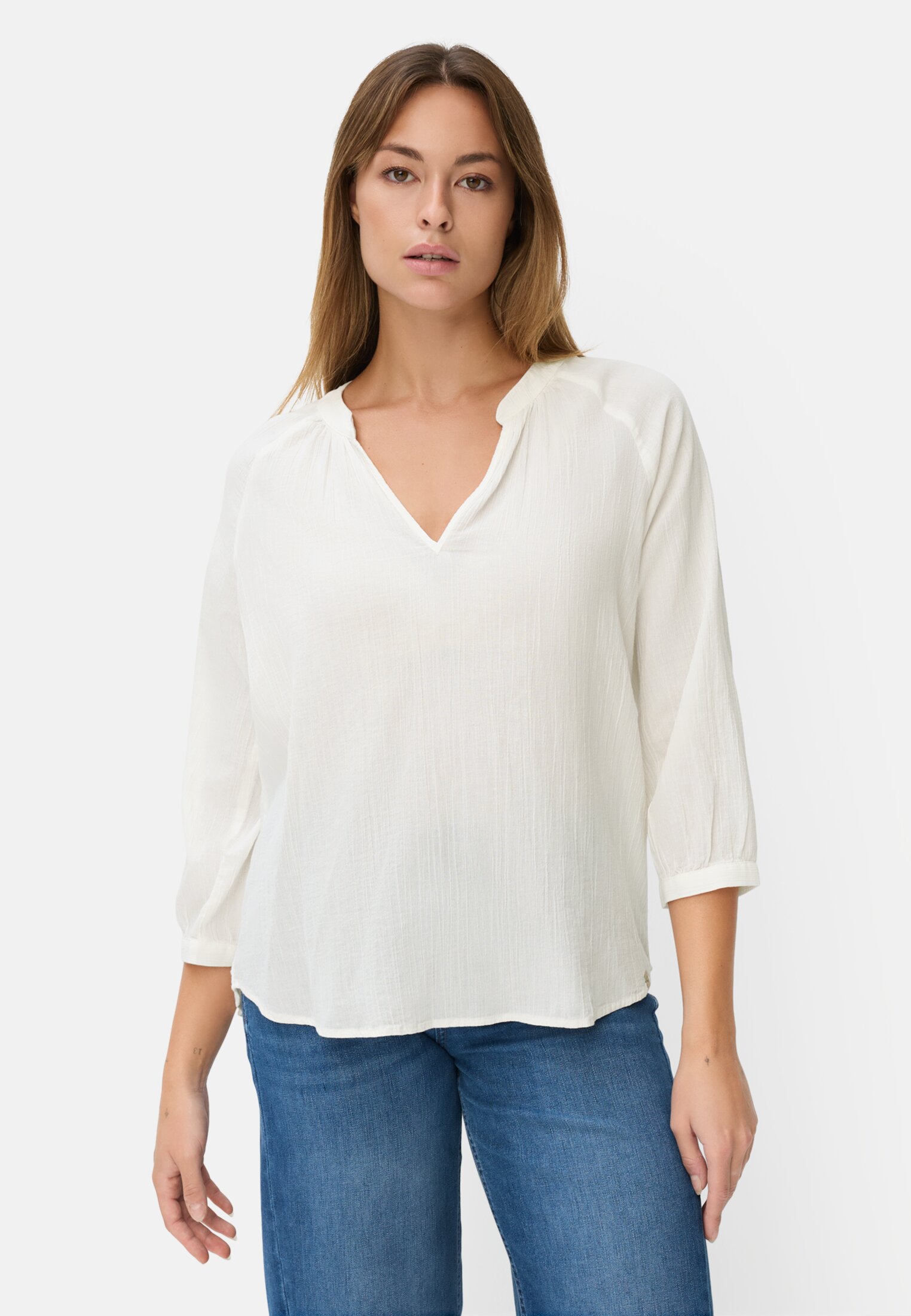 Damen Oversize-Bluse mit Stehkragen Milchweiß getragen vorn