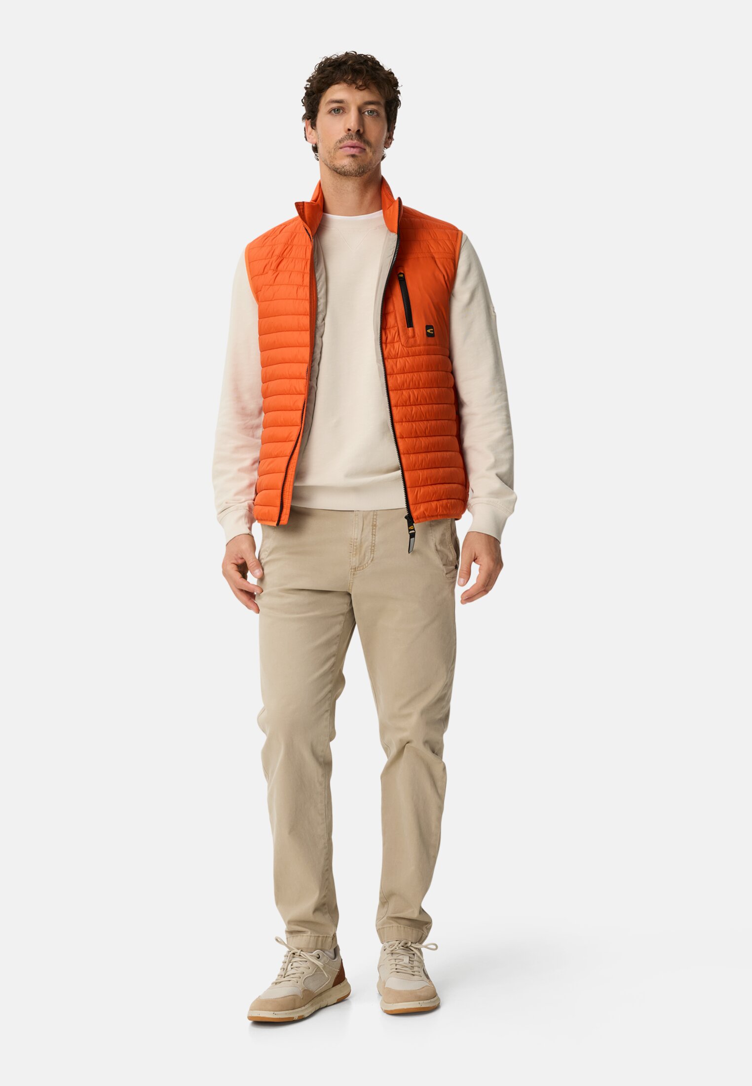 Herren Weste mit wasserabweisender Funktion Orange getragen vorne Ganzkörper