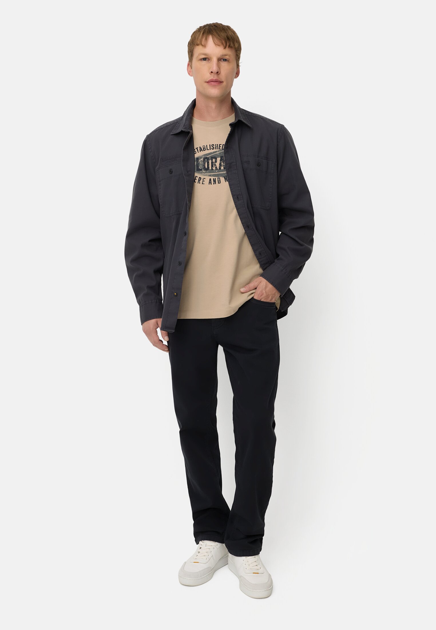Heren T-shirt met opdruk Beige gedragen voor lichaam compleet