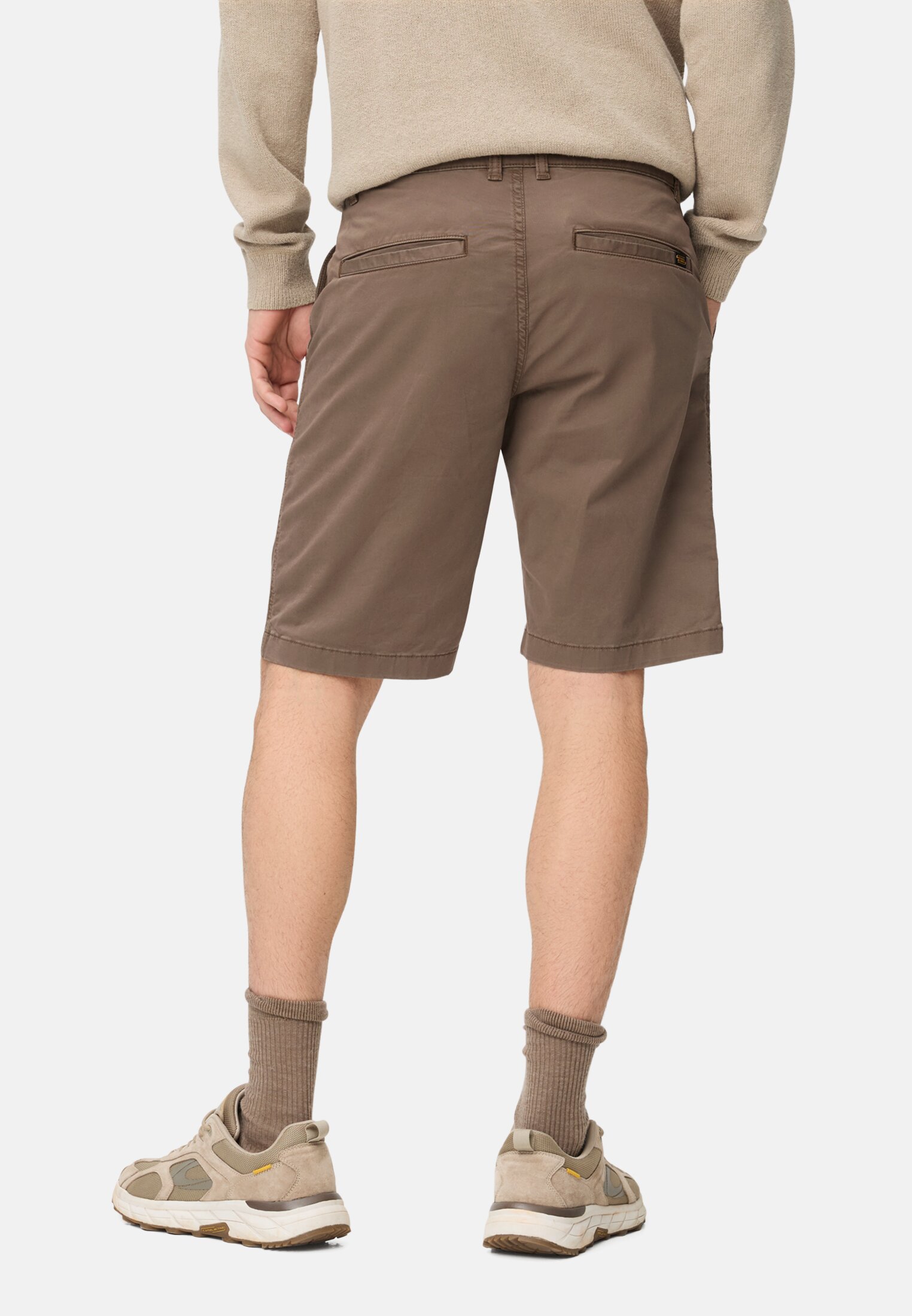 Men Bermuda shorts with zipper Mud Brown worn back