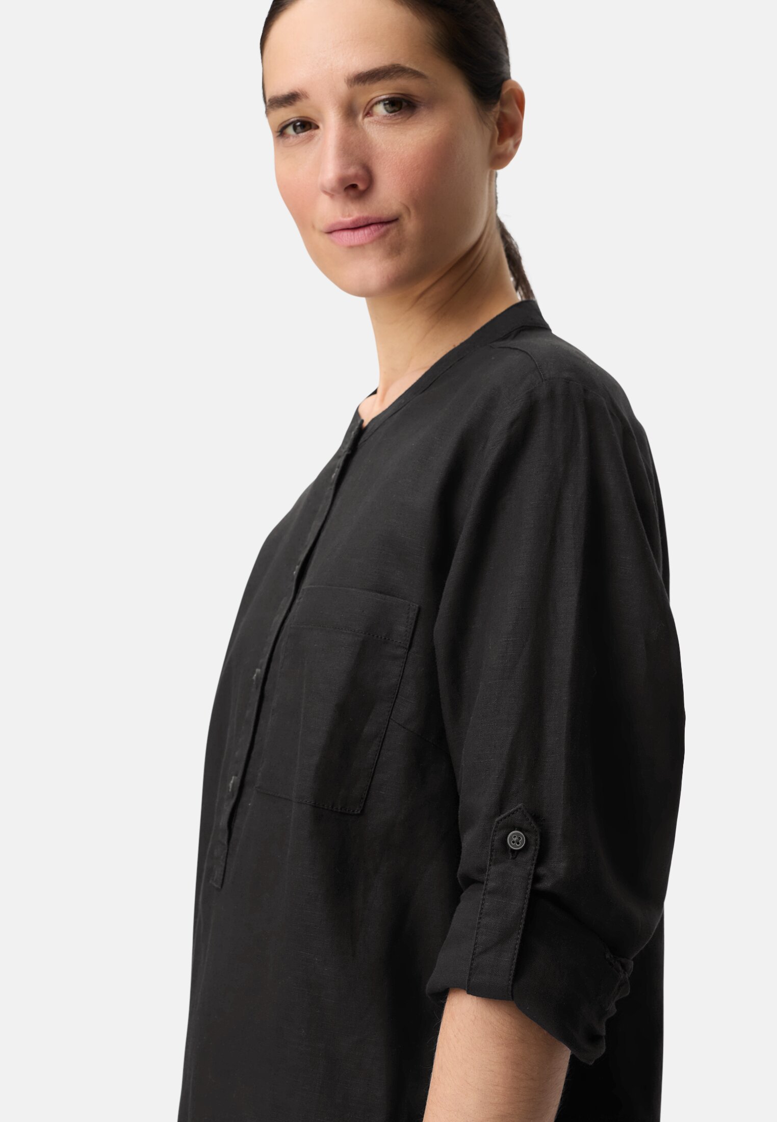 Women Shirt dress with stand-up collar Caviar worn detail close