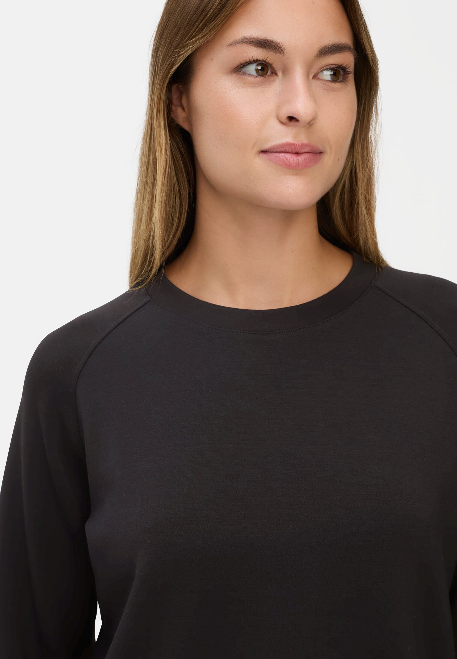 Women Sweatshirt with raglan sleeves Black worn detail close