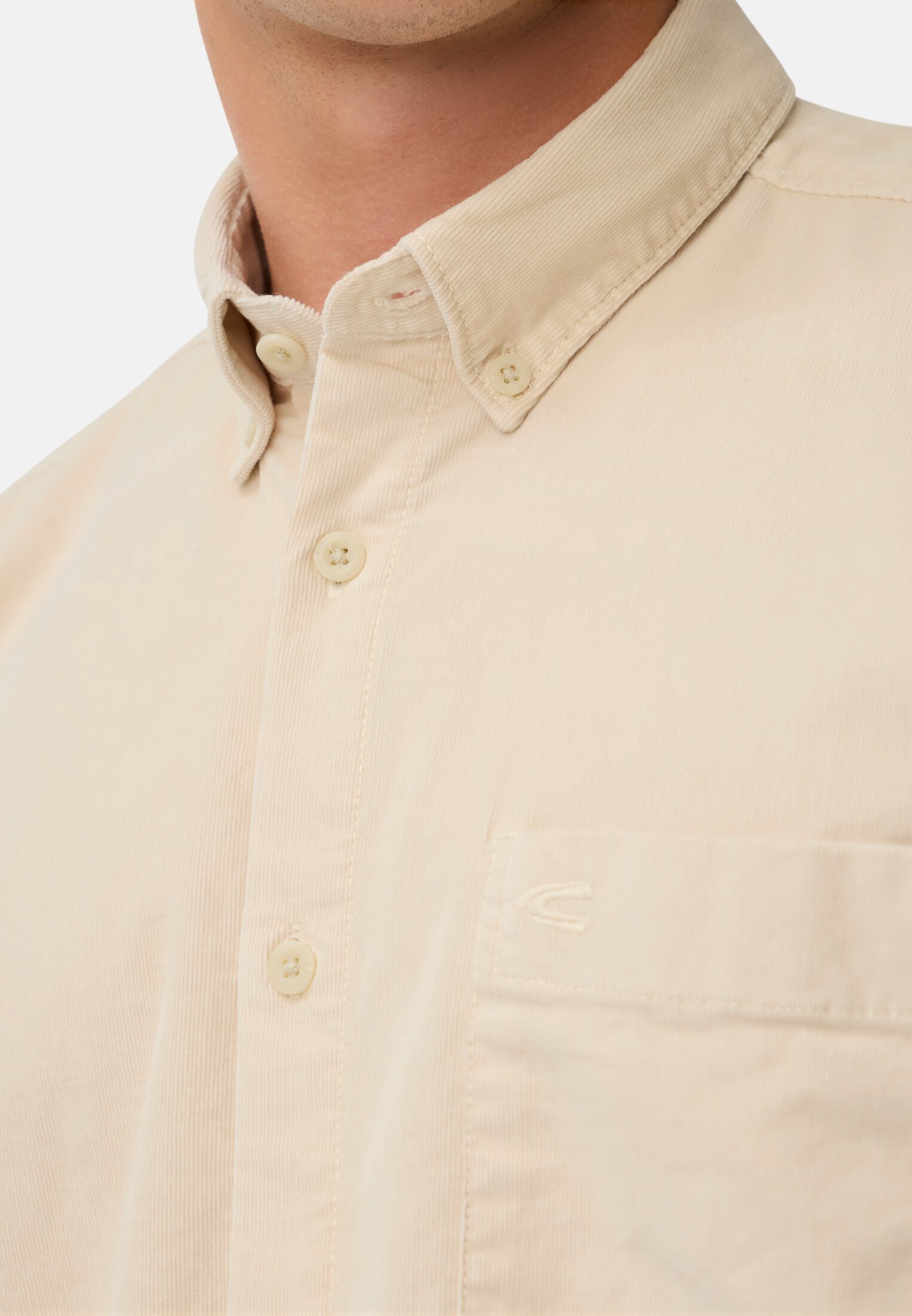 Herren fleXXXactive® Langarm Shirt mit Button-Down-Kragen und Brusttasche Hafer getragen detailliert nah