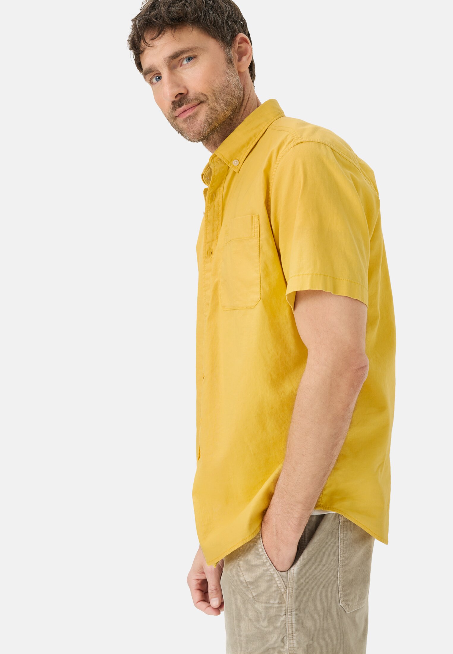 Heren Korte mouwen shirt van linnenmix Zonnegeel gedragen emotional