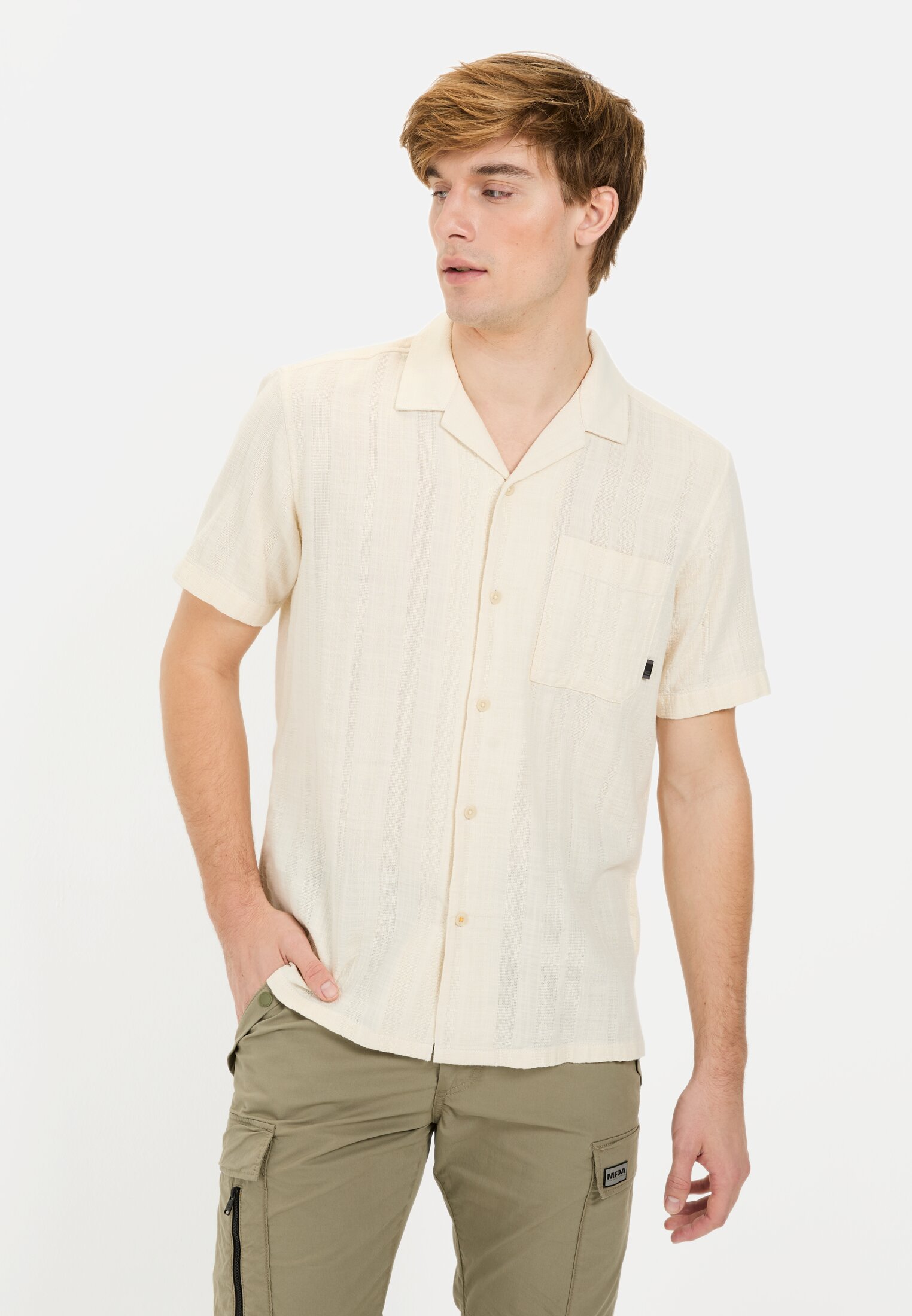 Men Short-sleeved shirt with chest pocket Beige worn front