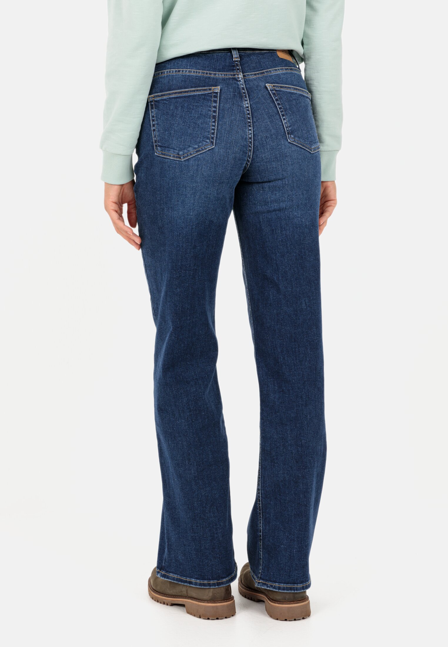 Damen 5-Pocket Jeans mit weiten Hosenbeinen Blau getragen hinten