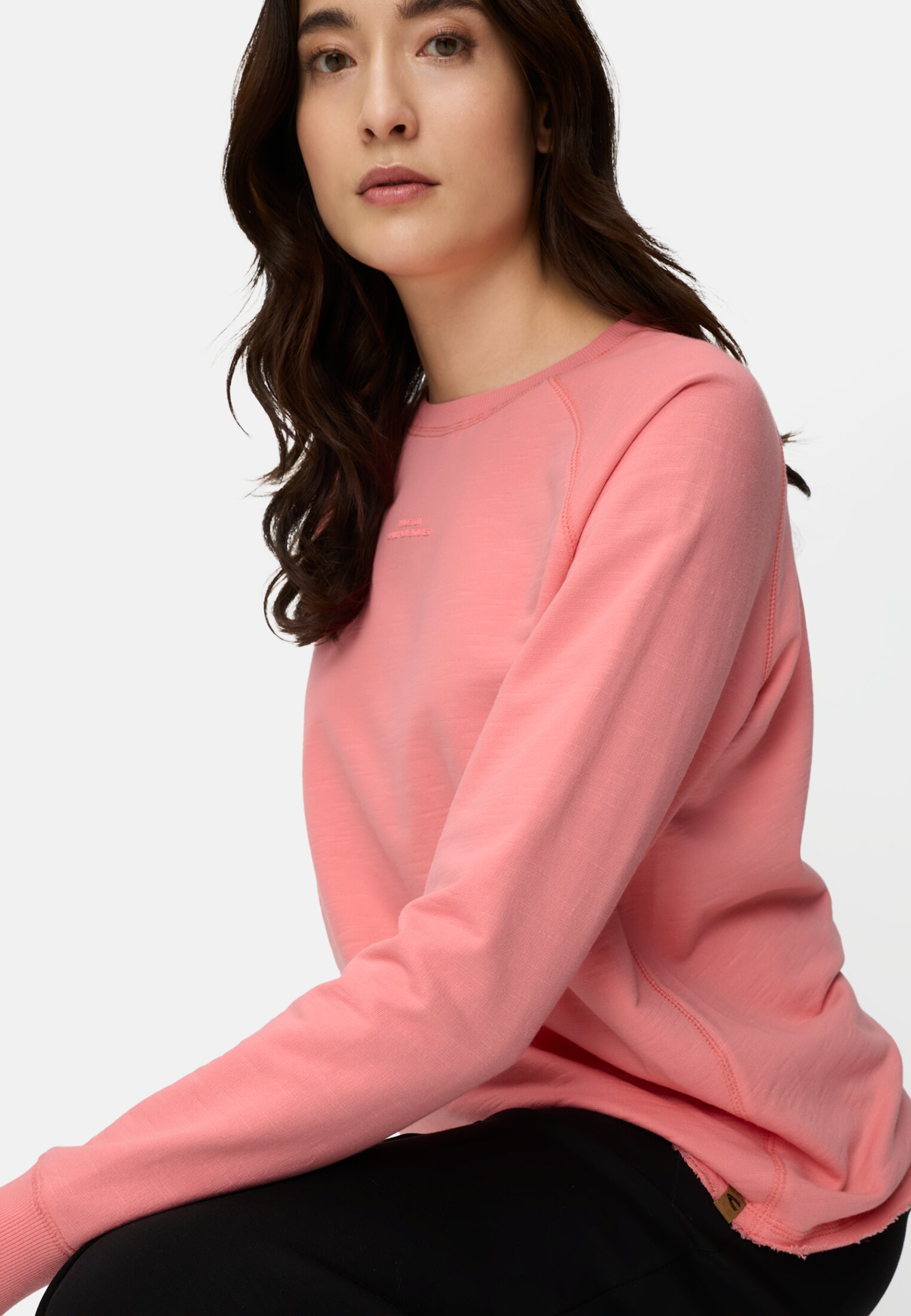 Damen Sweatshirt mit Raglanärmeln Beere getragen emotional