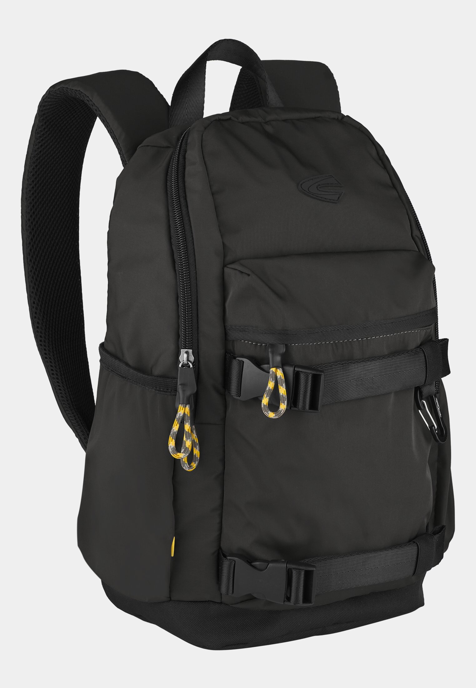 Herren TERRA Backpack aus recyceltem Nylon Schwarz frontal vorn