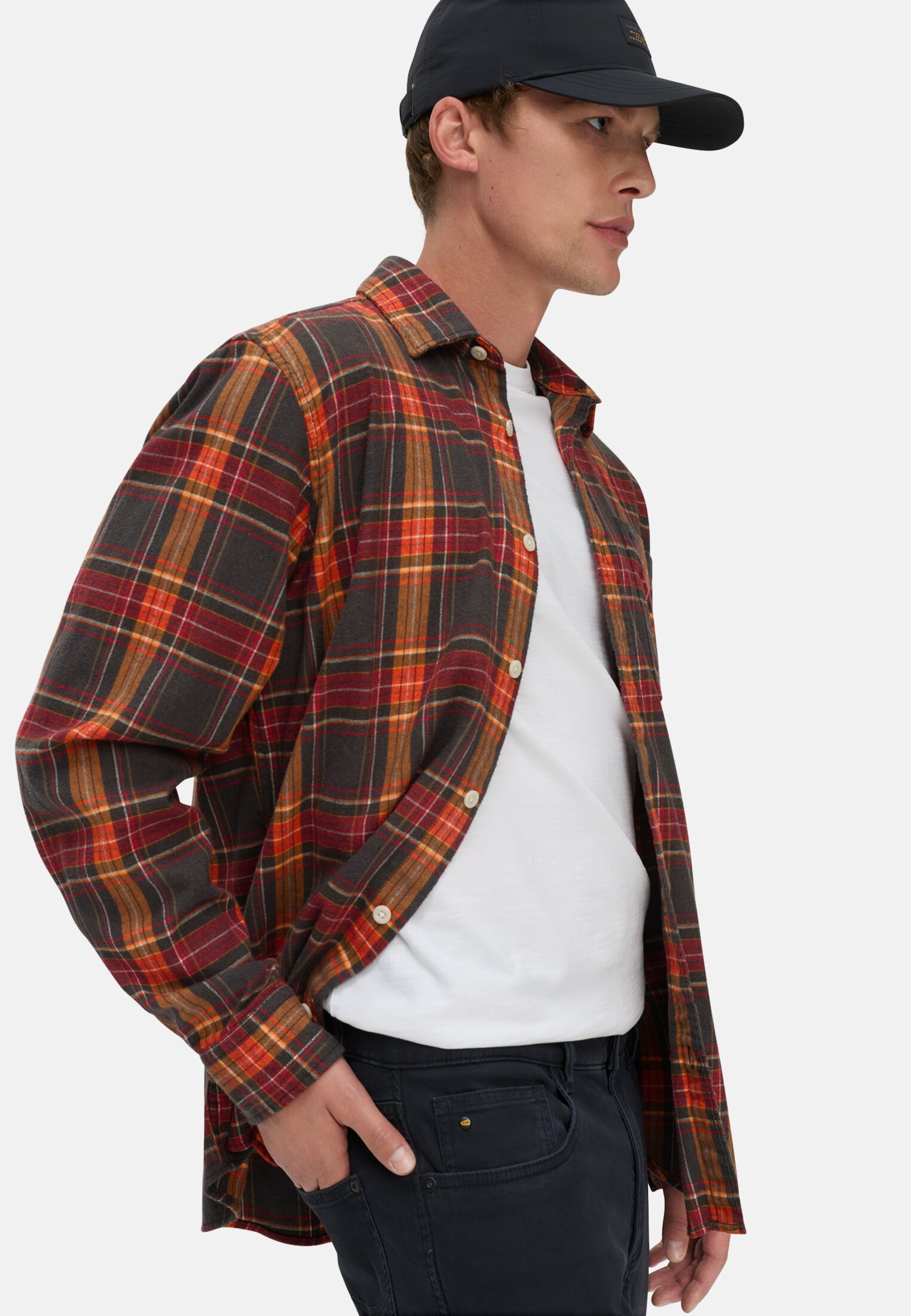Herren fleXXXactive® Langarmhemd aus leichtem Flanell Orange getragen emotional
