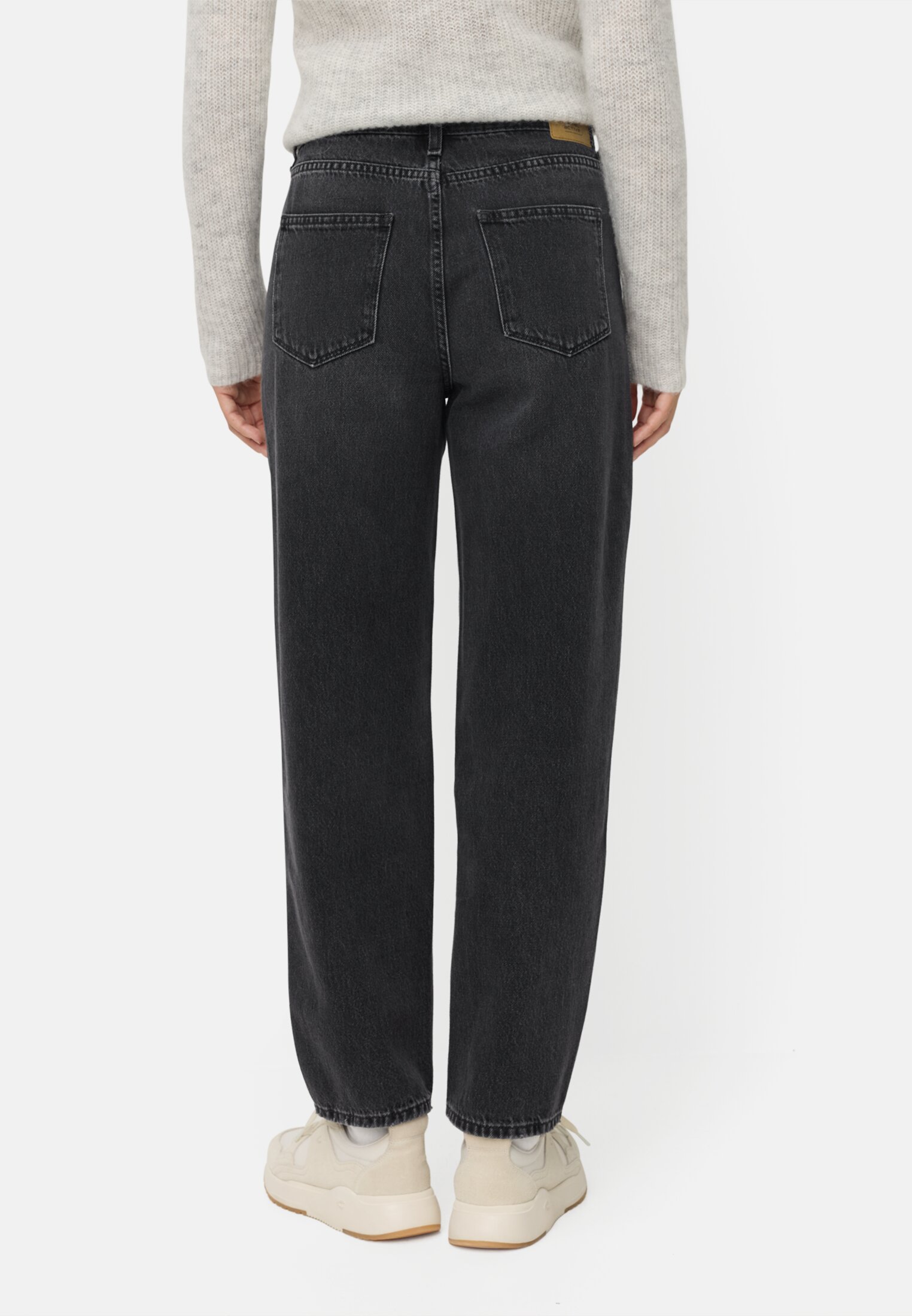 Women Barrel jeans with belt loops Black worn back