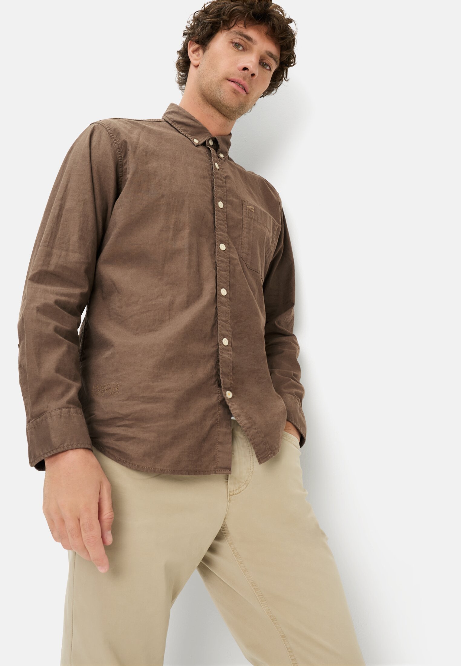 Heren Linnen-katoen mix shirt met lange mouwen Slijkbruin gedragen emotional 