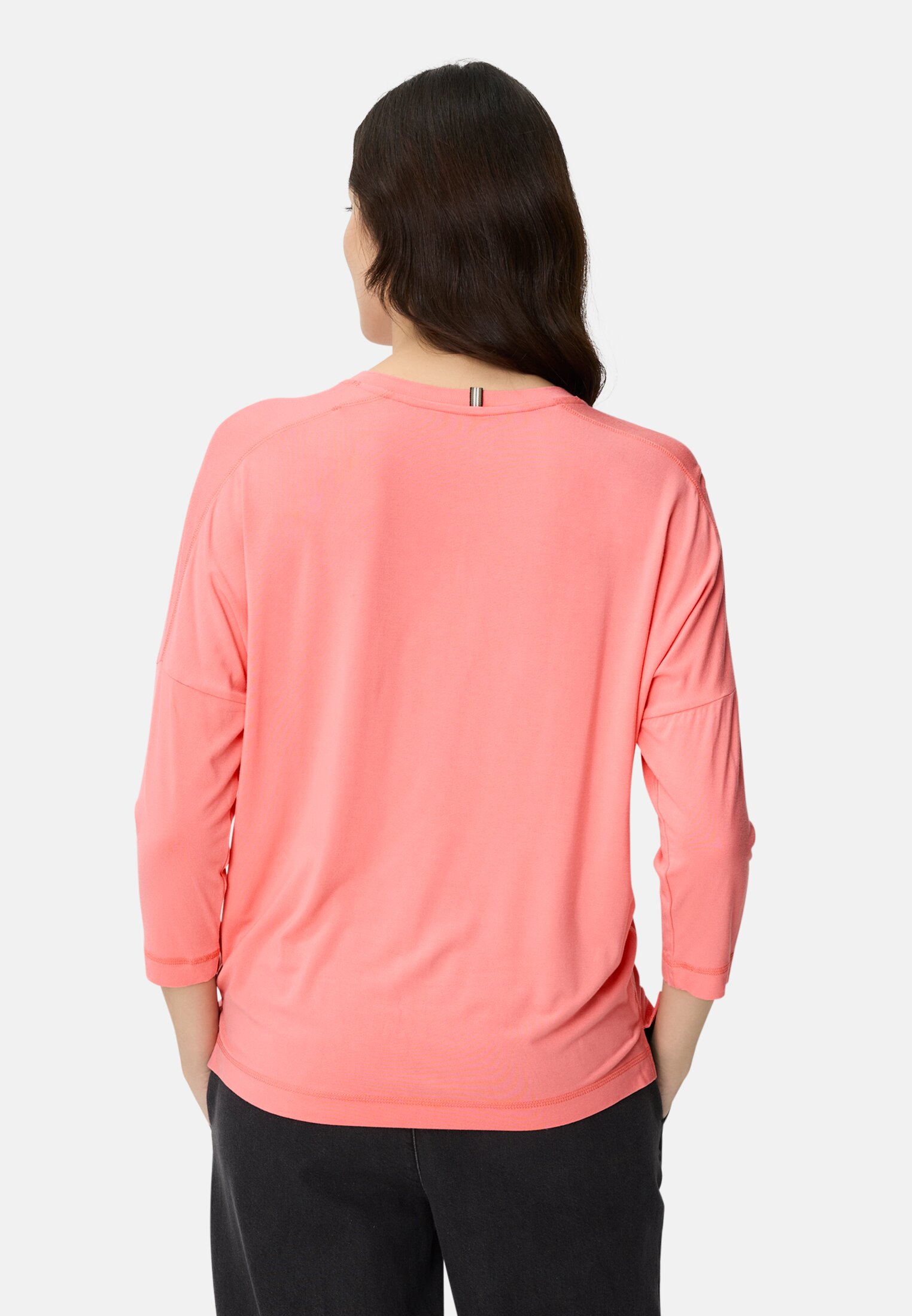 Damen Langarmshirt mit Rundhalsausschnitt Beere getragen hinten