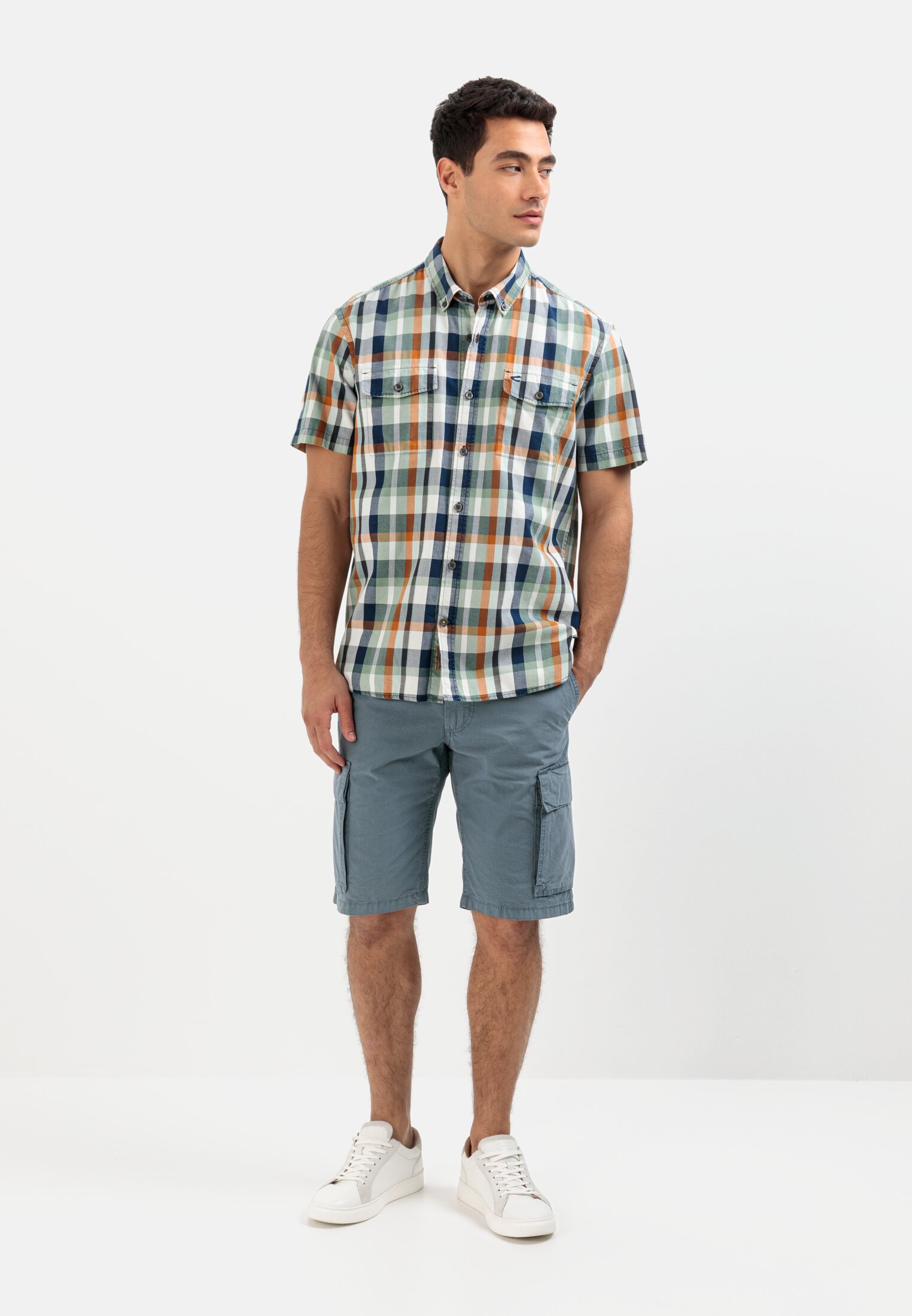 Men Short sleeve shirt with check pattern Green worn front full body