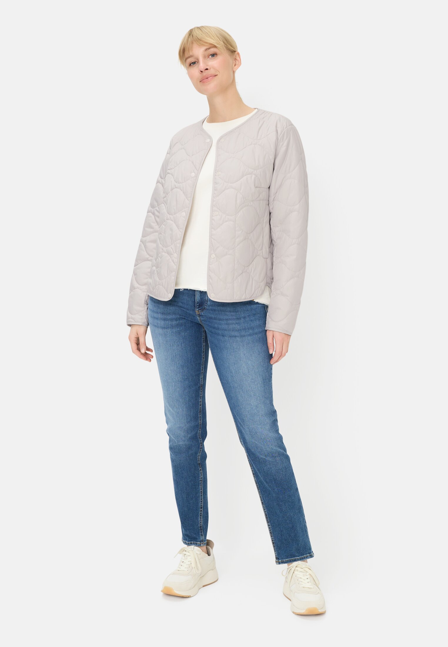 Damen Blouson mit Druckknopfleiste Perlweiß getragen vorne Ganzkörper