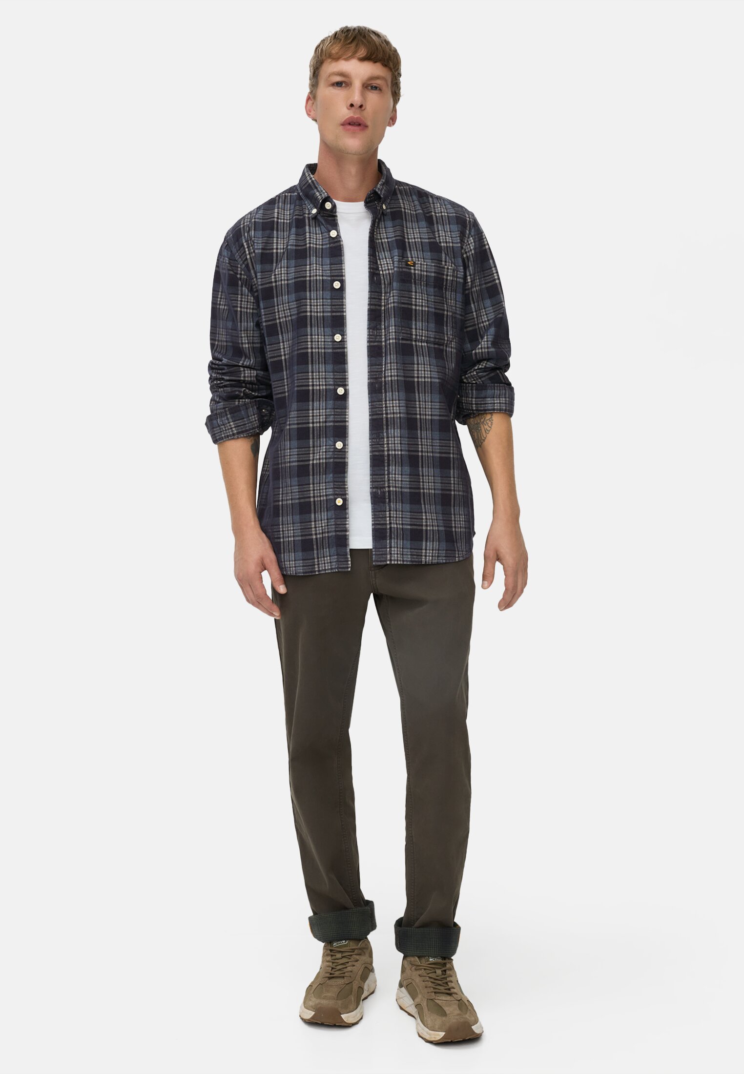 Men Checked long-sleeved shirt with chest pocket Navy blue worn front full body
