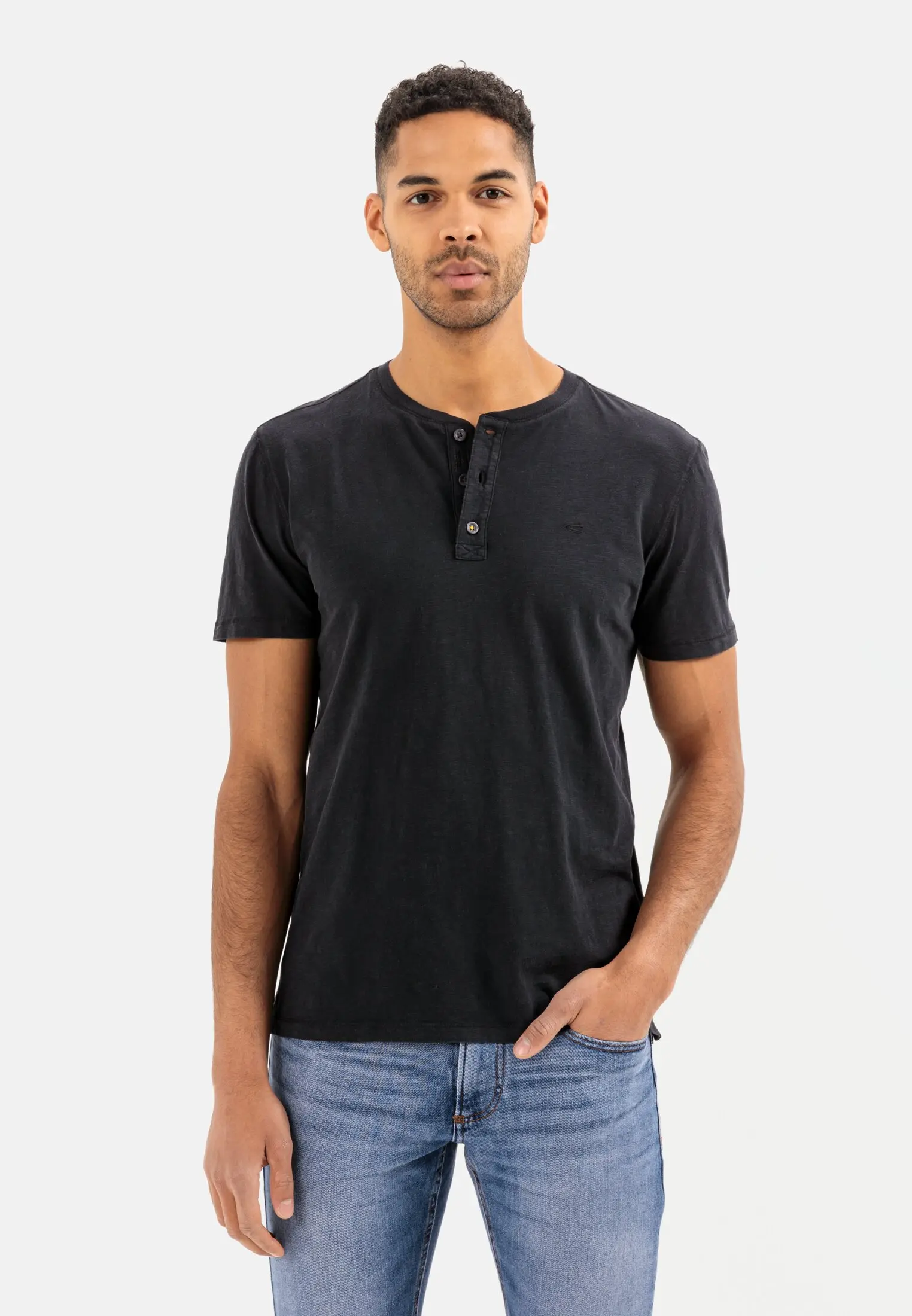 Short sleeve henley for Men in black camel active