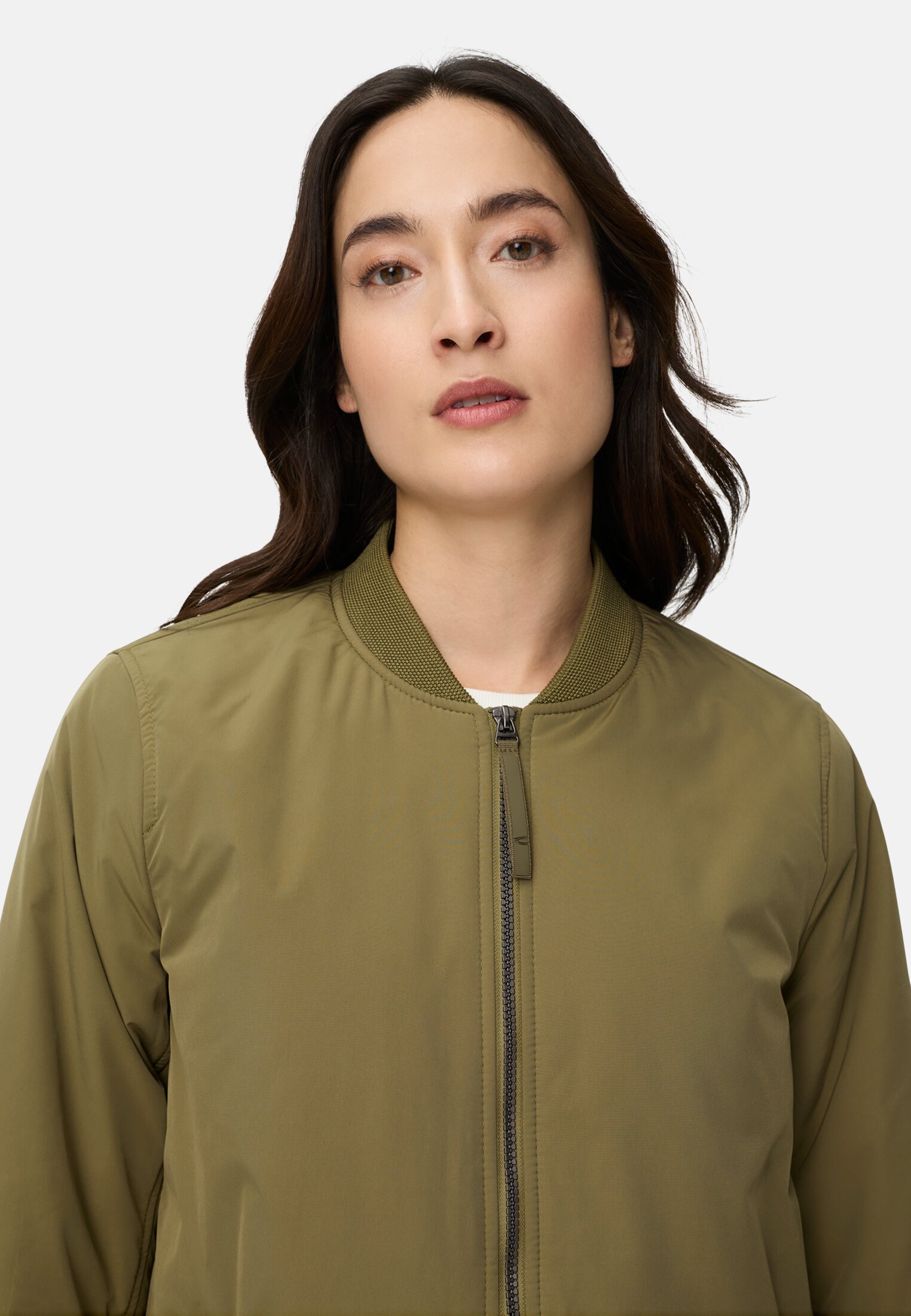Damen Mantel mit 2-Wege-Reißverschluss Oliv getragen detailliert nah