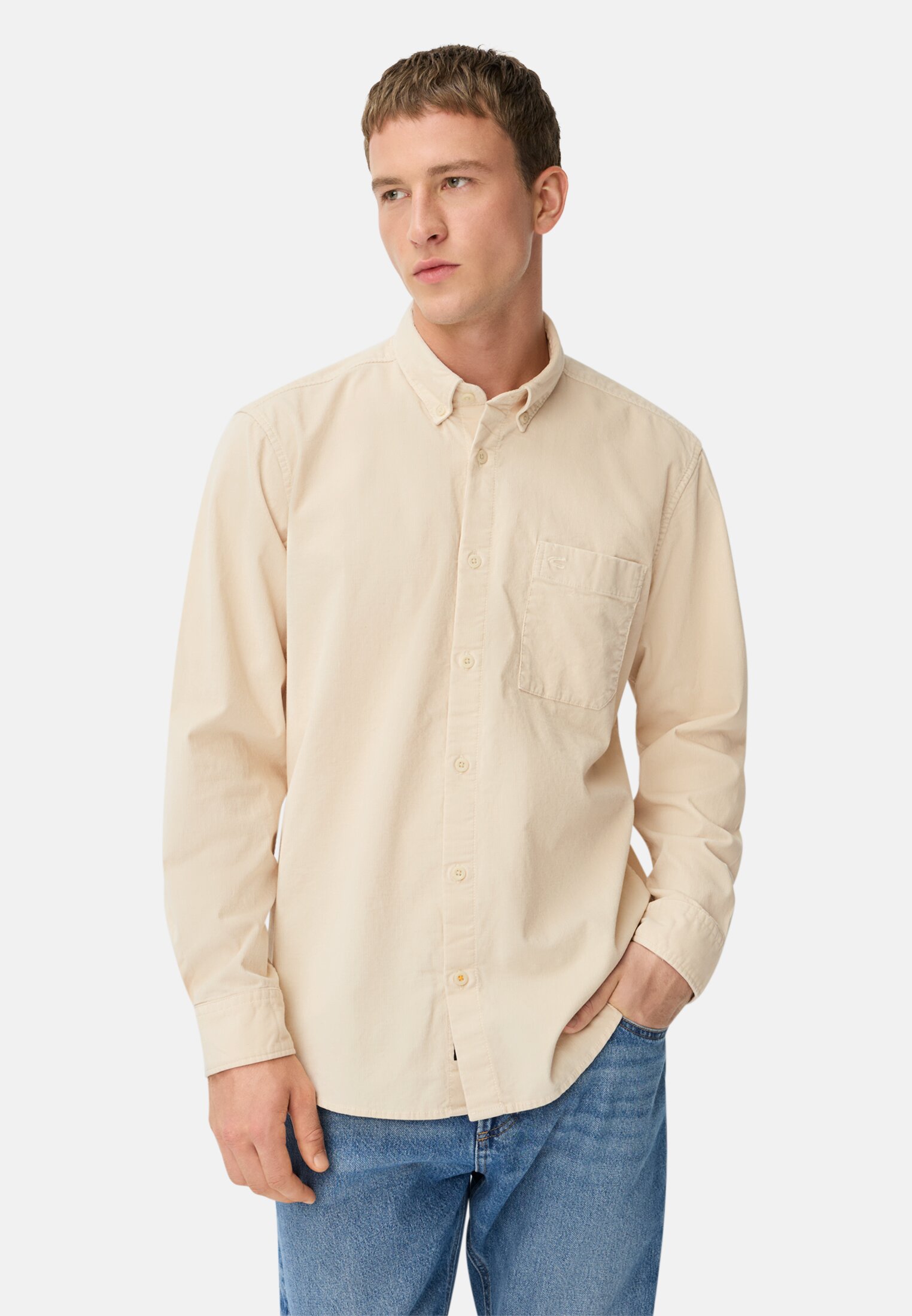 Herren fleXXXactive® Langarm Shirt mit Button-Down-Kragen und Brusttasche Hafer getragen vorn