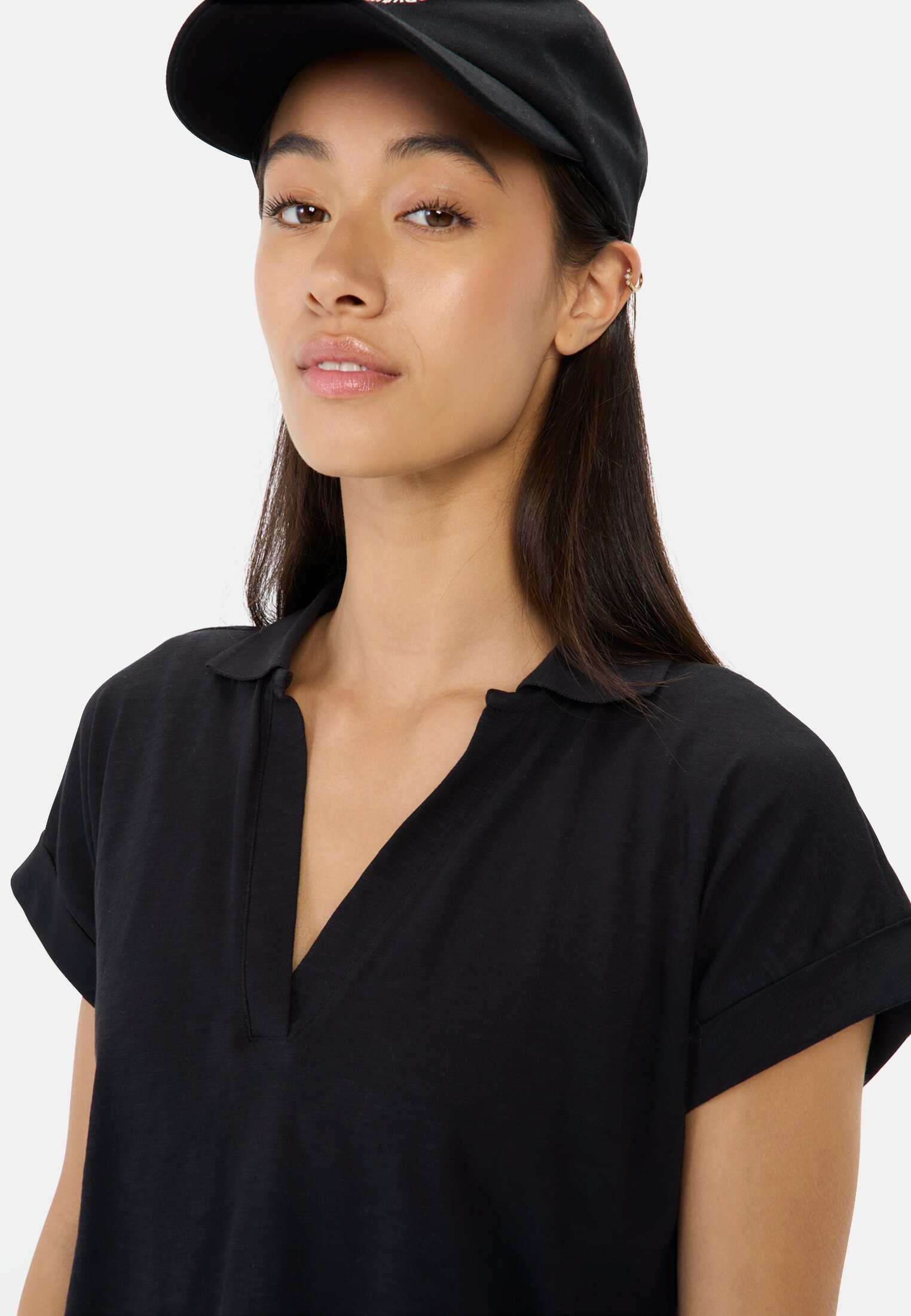 Damen Kurzarmshirt mit Polokragen Schwarz getragen detailliert nah