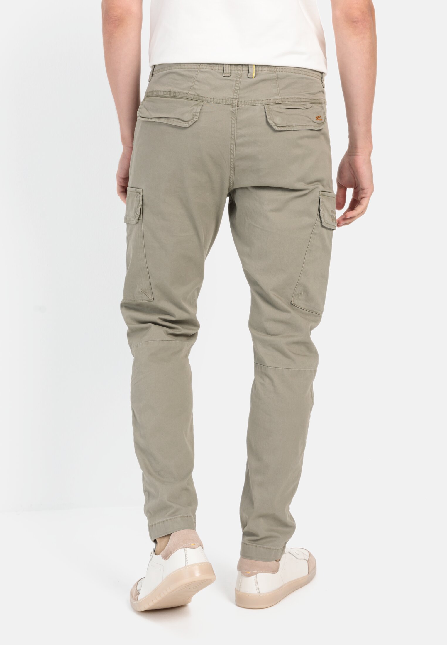 Men Tapered fit cargo pants Khaki worn back
