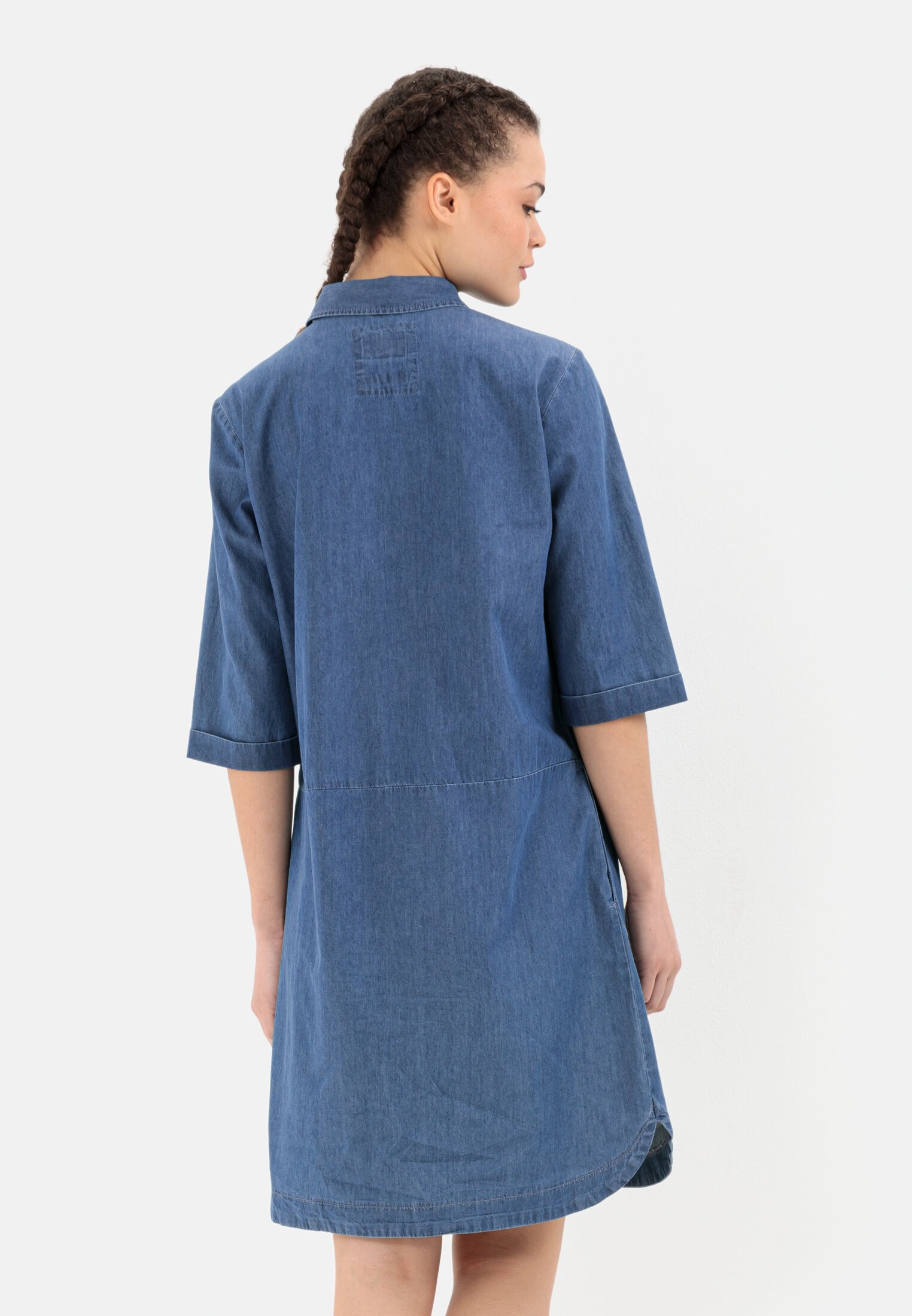 Women Organic Cotton denim dress Blau worn back