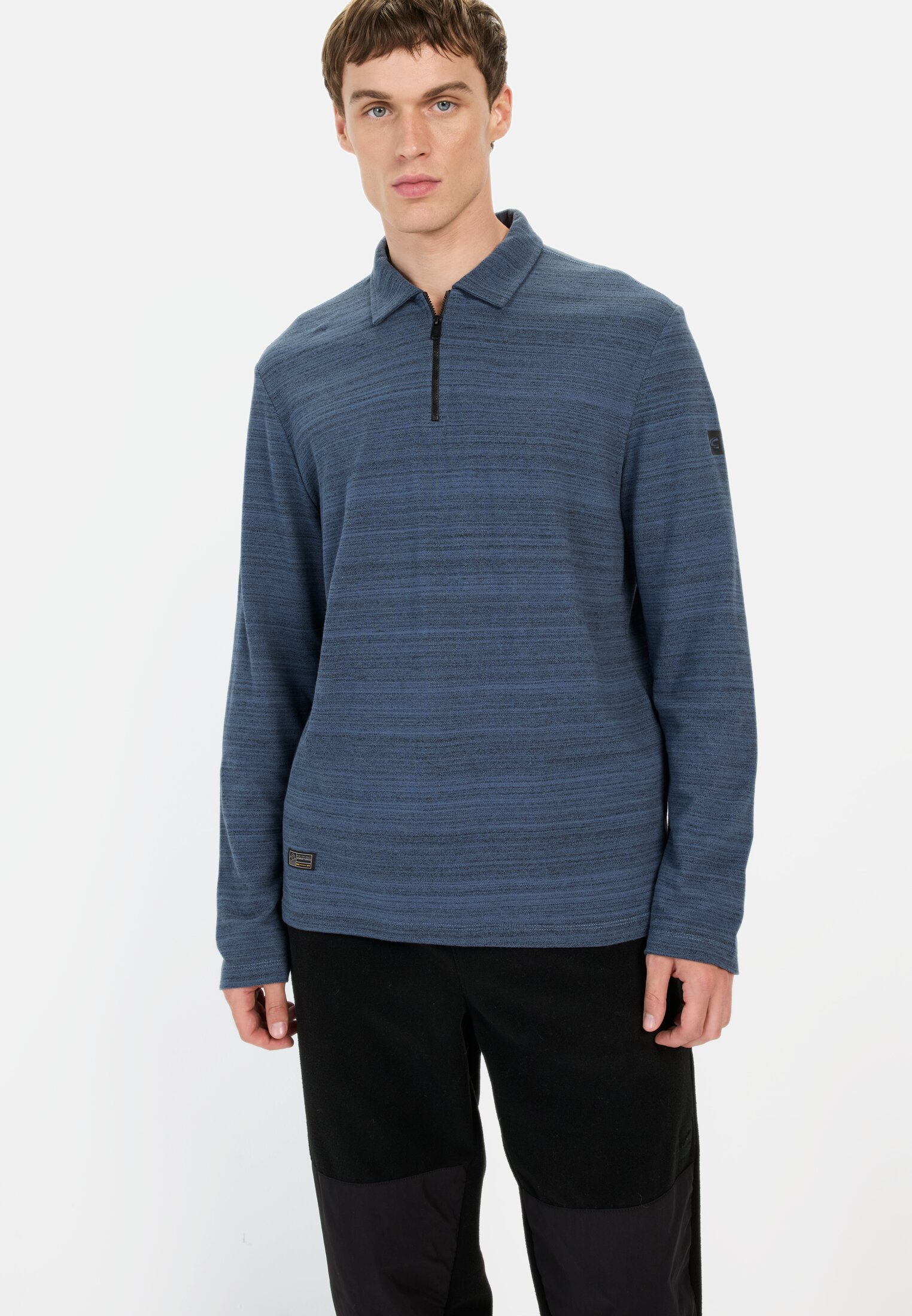 Herren Langarm Poloshirt mit Cooling Effekt Blau getragen emotional