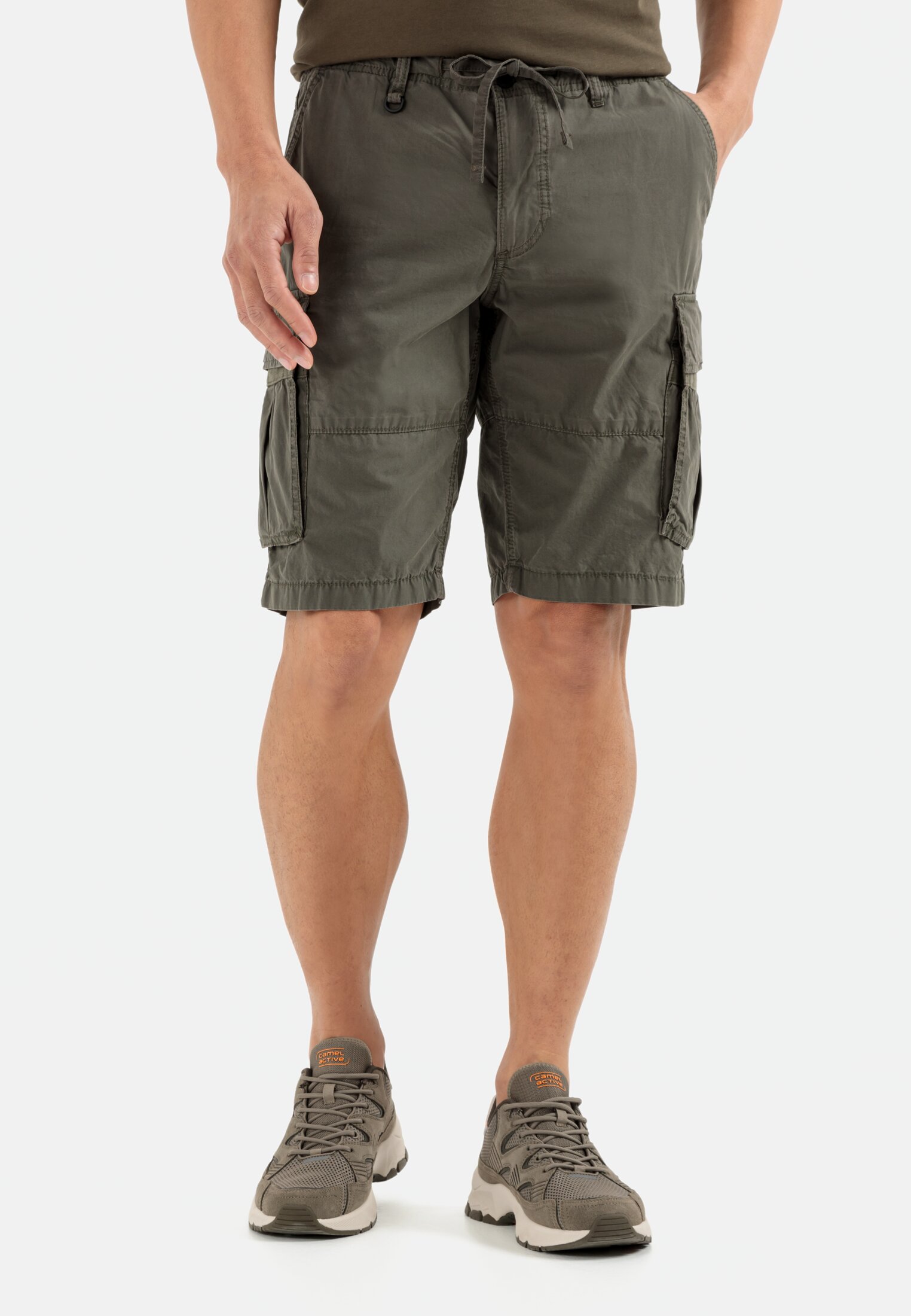 MI_496075-1F12-93_M0-00 Men Cargo Shorts Regular Fit Oliv Brown worn front