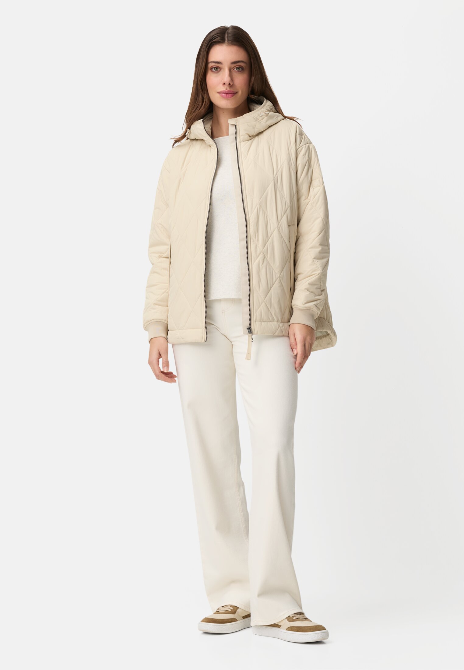 Damen Wattierte Jacke mit Kapuze Eiche getragen vorne Ganzkörper