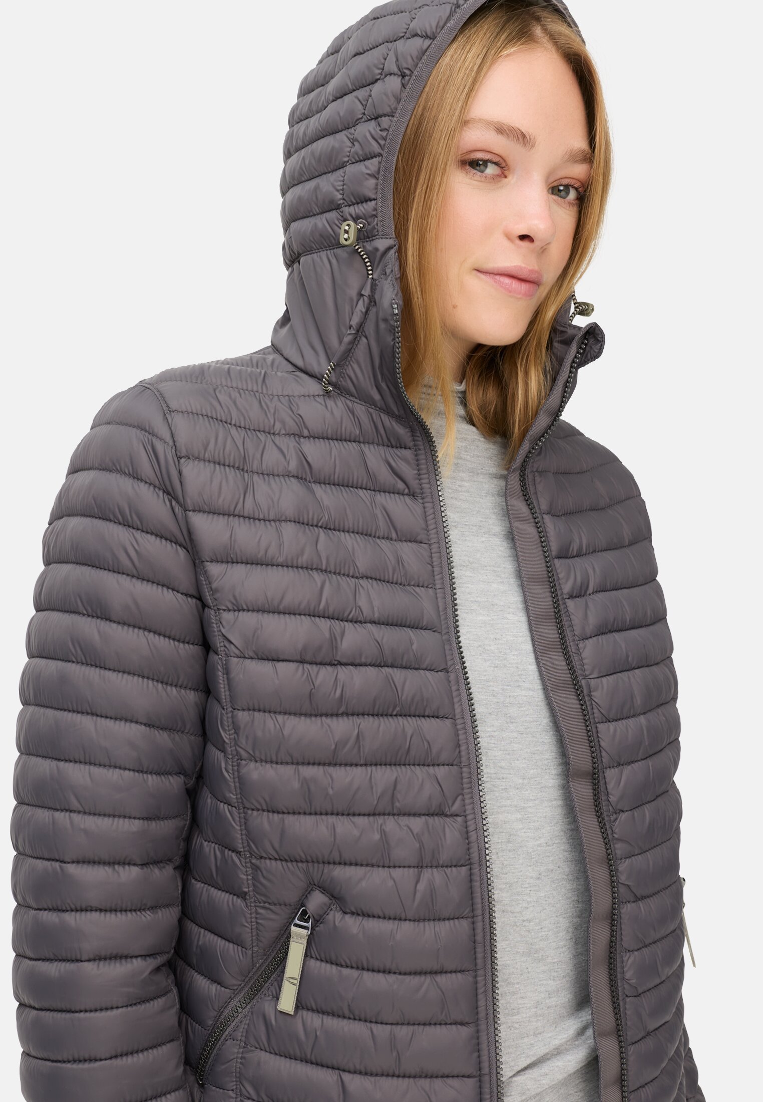 camelactive_Blouson_Slate_330930-6E50-25_M4 Vrouwen Blouson met waterafstotende functie Grijs gedragen emotional