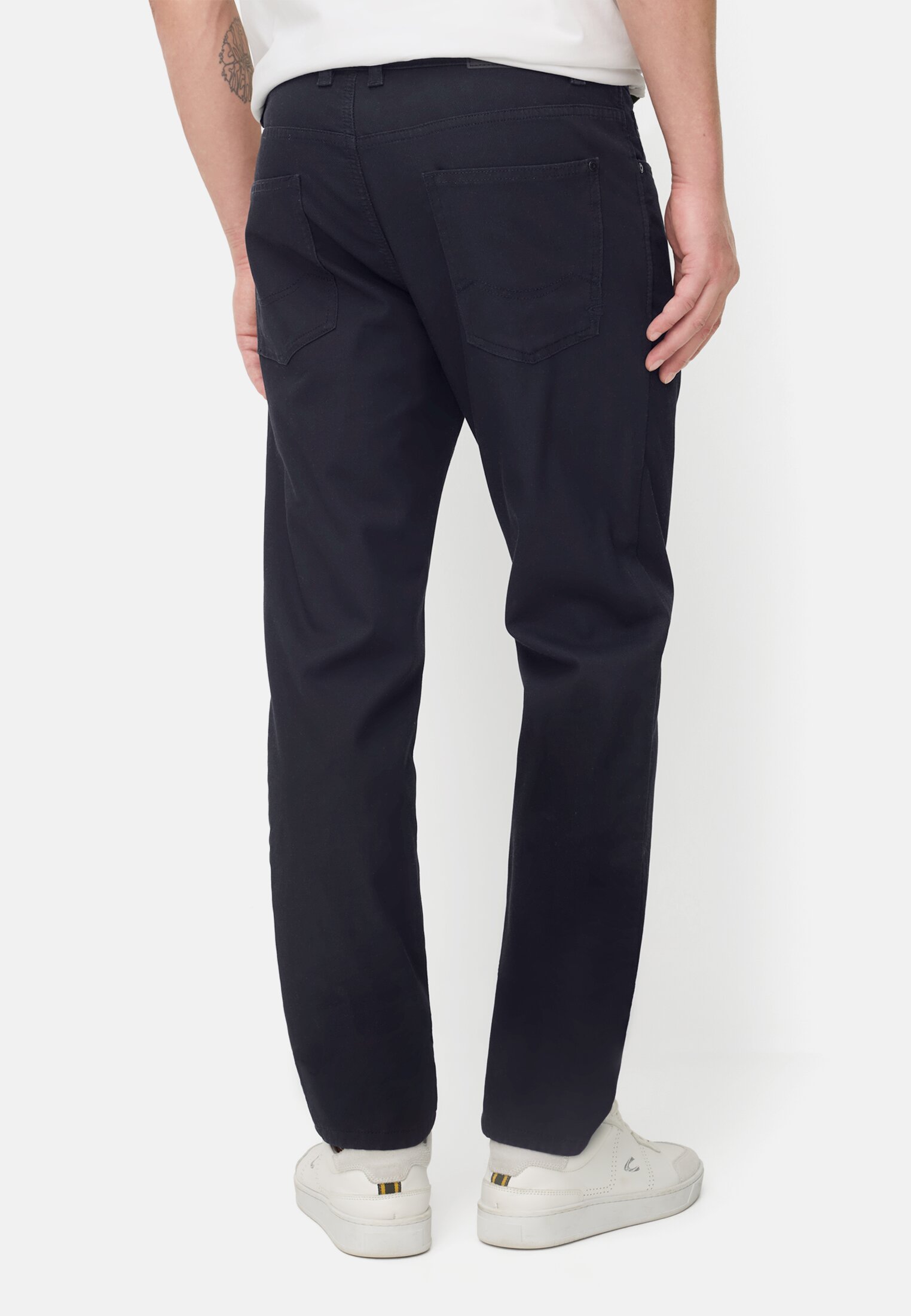 Herren Relaxed Fit Hose mit wärmenden Futter Dunkelblau getragen hinten