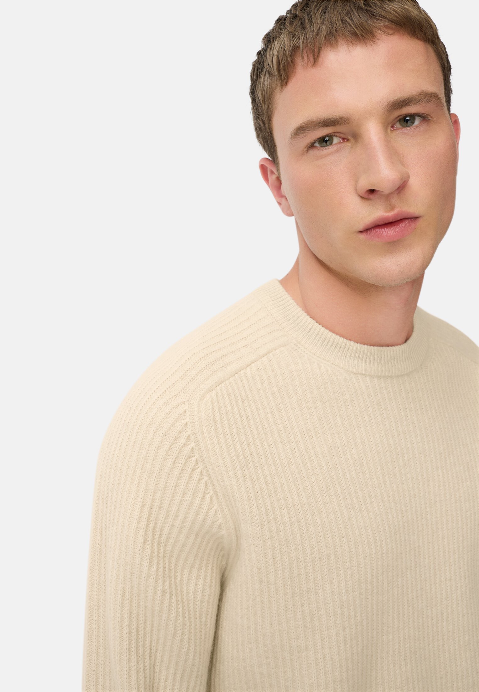 Herren Pullover aus reiner Wolle Hafer getragen detailliert nah