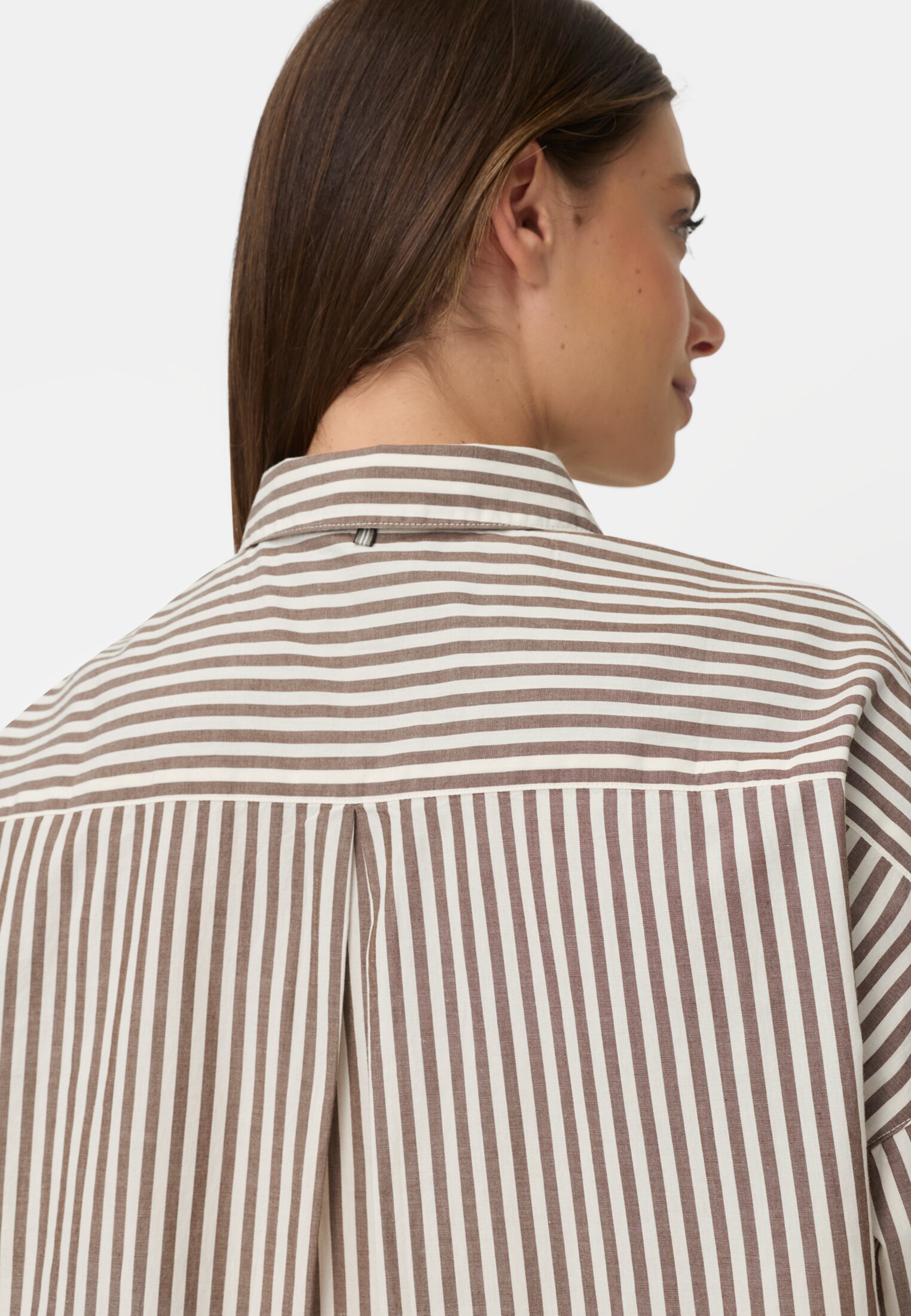 Women Cotton blouse with button placket Brown worn detail close