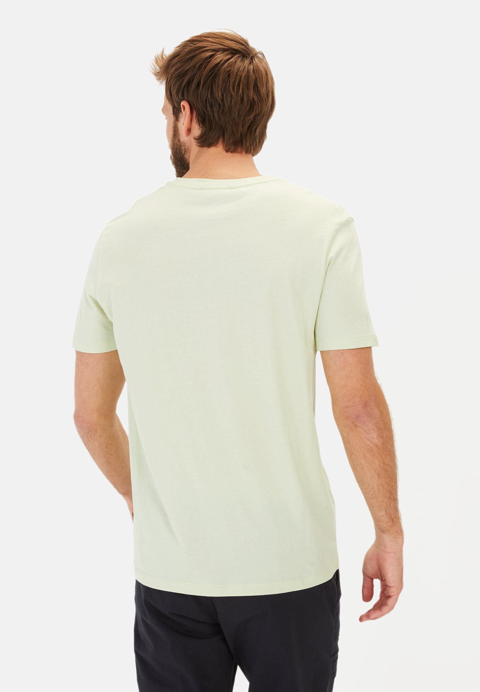 MI_09700-5T02-70_M2-00 Men T-shirt made from organic cotton Green worn back