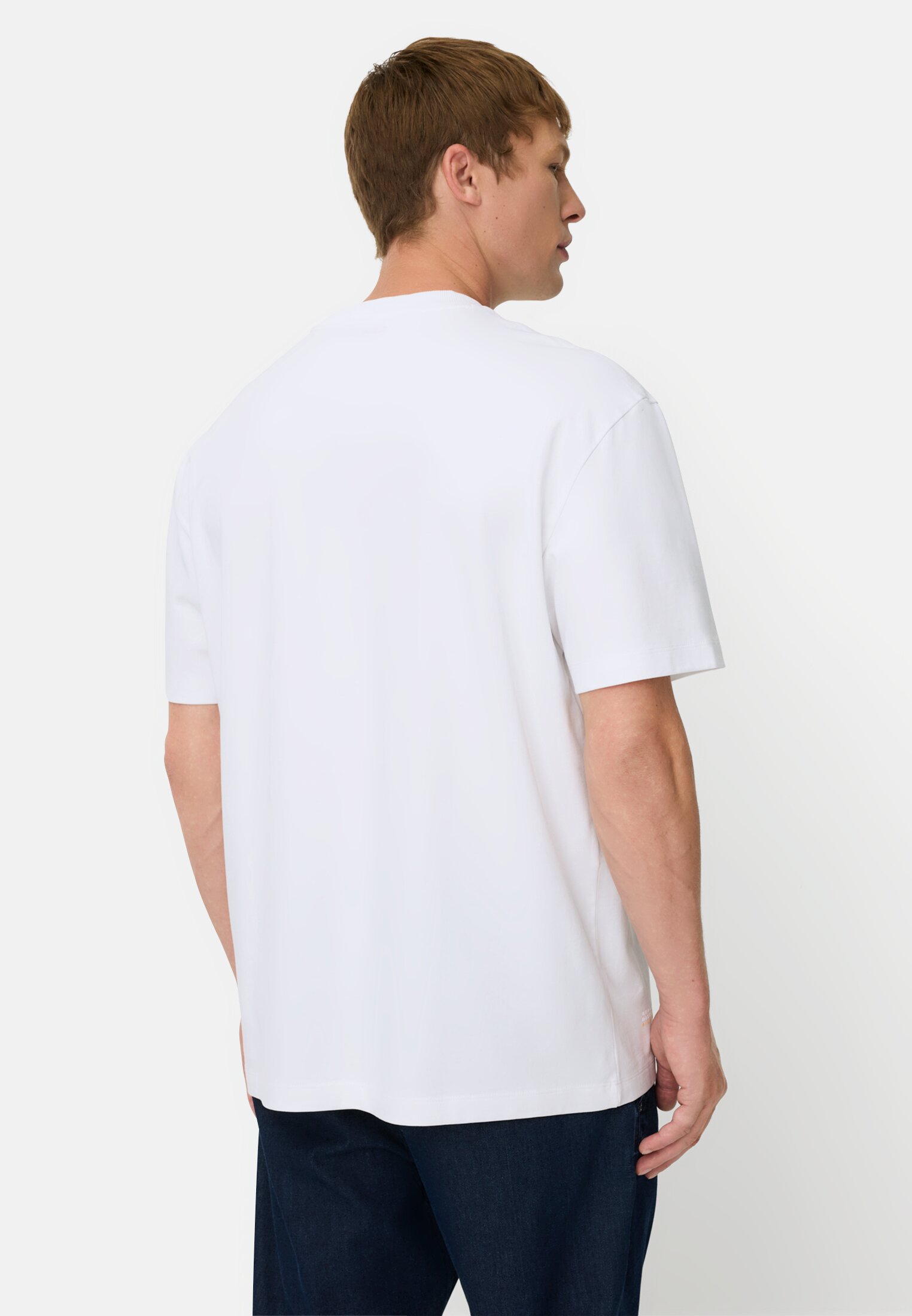 Herren Oversized T-Shirt aus Organic Cotton Weiß getragen hinten