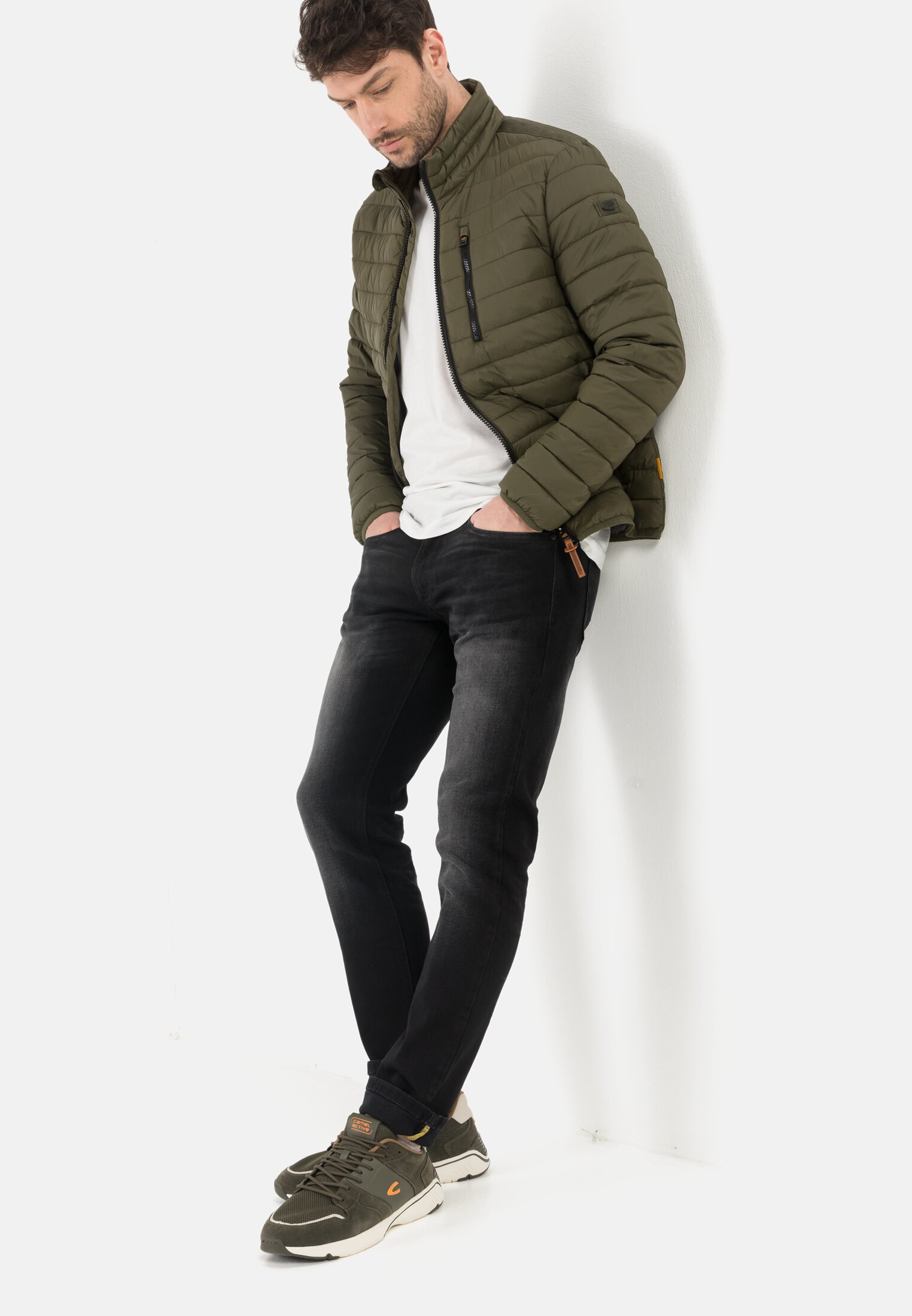 Men Slim Fit fleXXXactive® 5-Pocket Jeans Dark Grey worn emotional