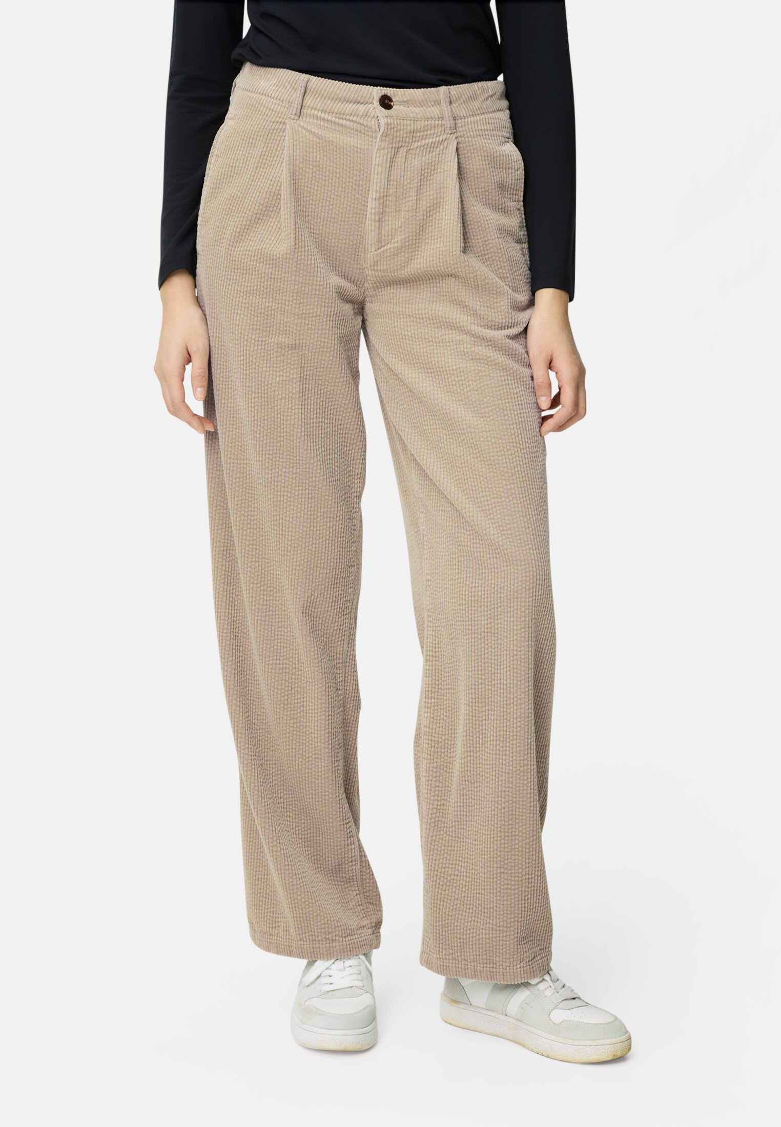 Women Relaxed fit chino trousers made of cotton Light Beige worn front