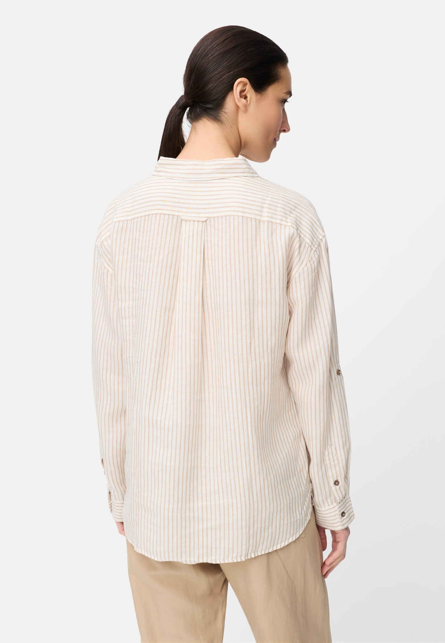 Damen Bluse mit Kentkragen Sand getragen hinten